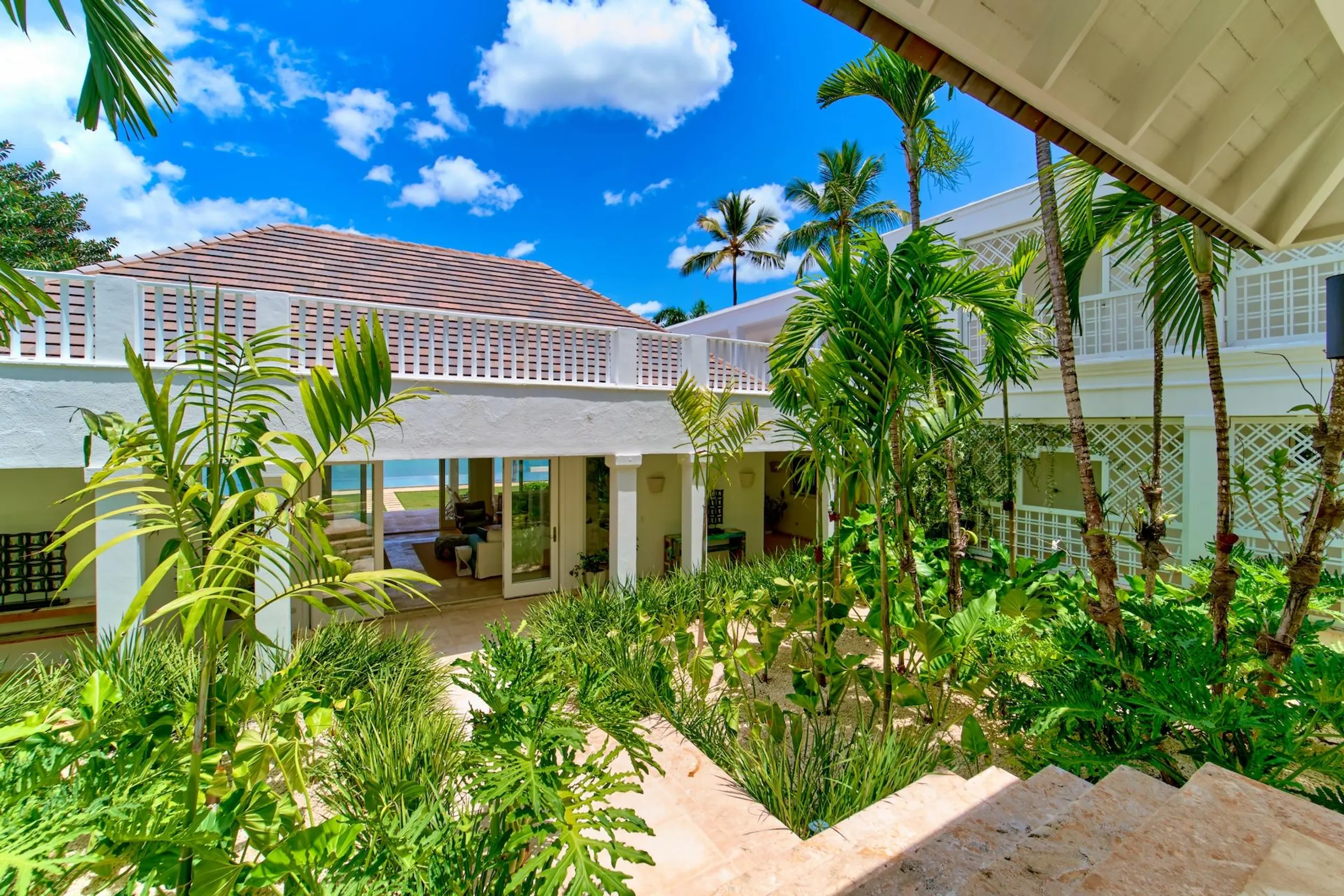 Elegant Serenity in Punta Minitas with Private Pool and Lovely Views — photograph 4