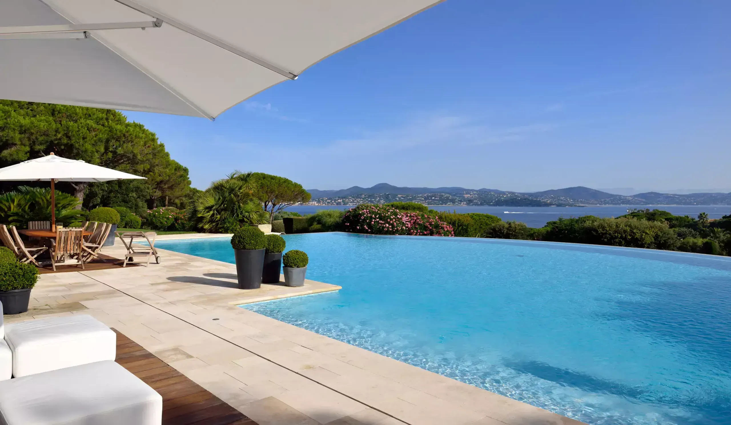 Exquisite Villa with Two Private Pools and Captivating Sea View — photograph 4