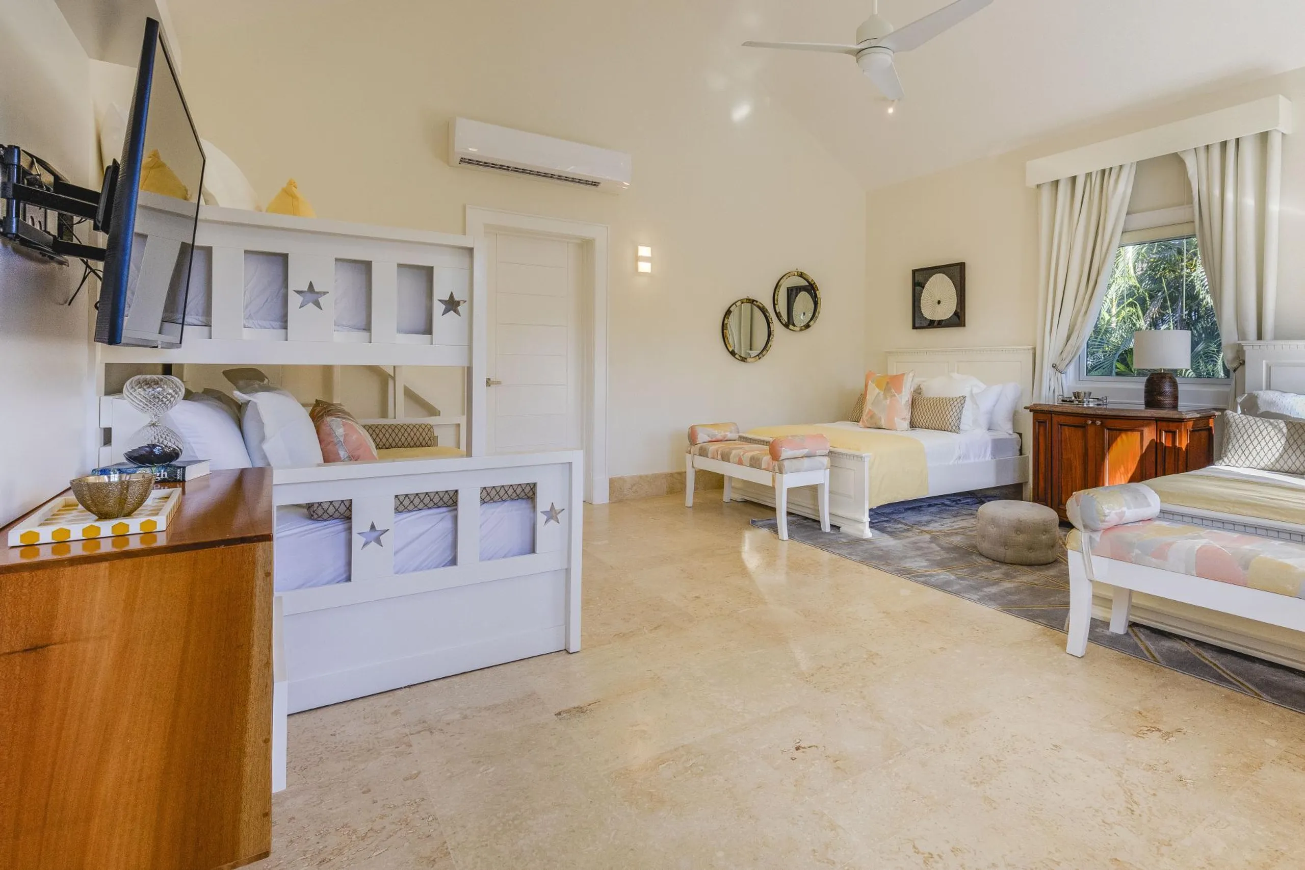 Serene Villa with Private Pool and Golf Course Views — photograph 12