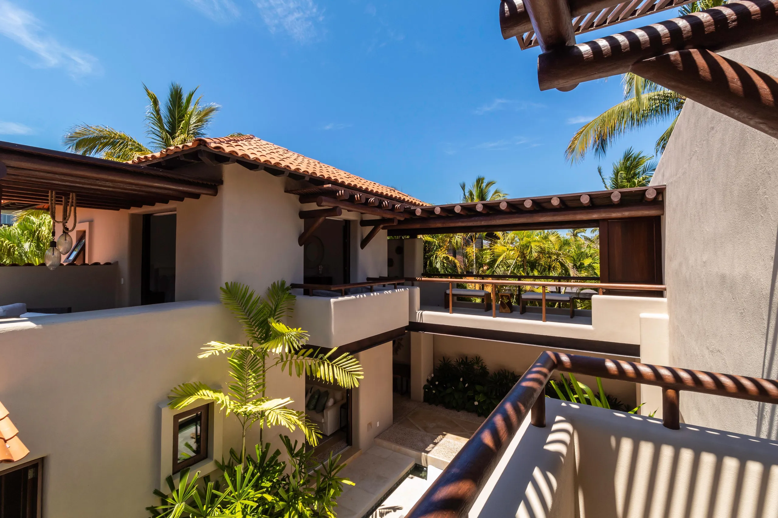 El Encanto Spanish Oasis with Infinity Pool and Ocean Views — photograph 7