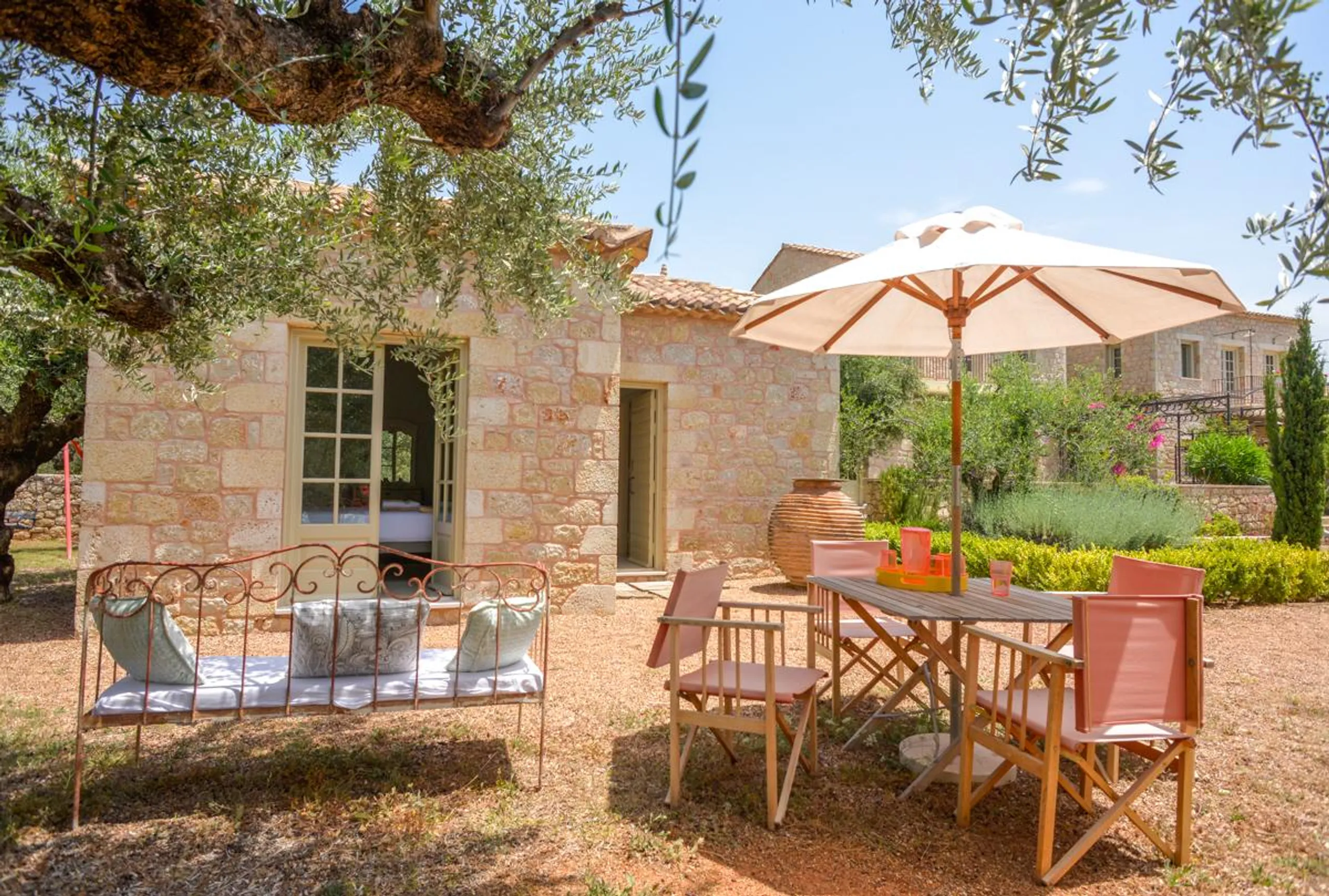 Exquisite 5-Bedroom Villa with Private Pool and Stunning Mediterranean Views — photograph 12