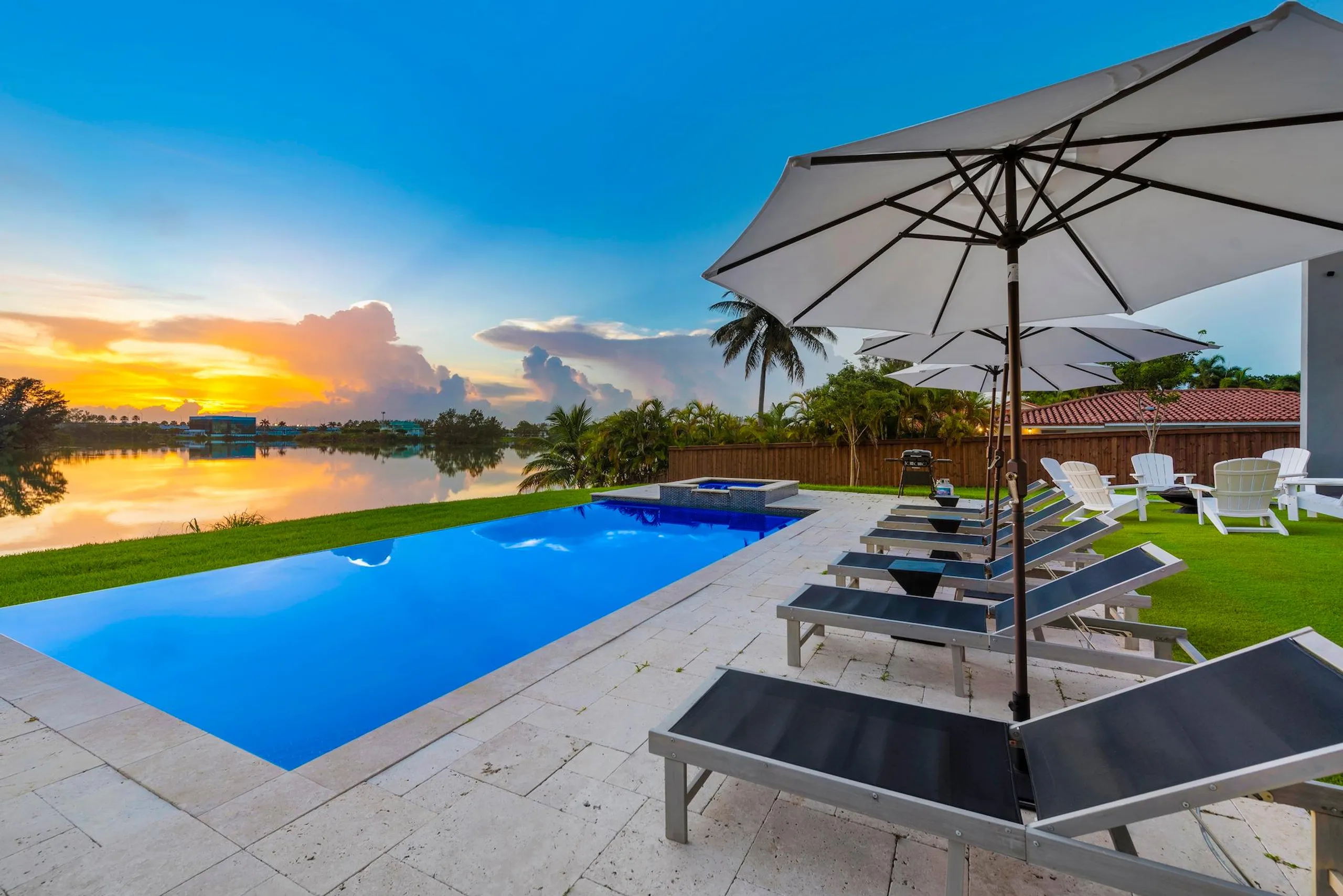Lakeside Lumiere Estate with Resort Pool — photograph 4