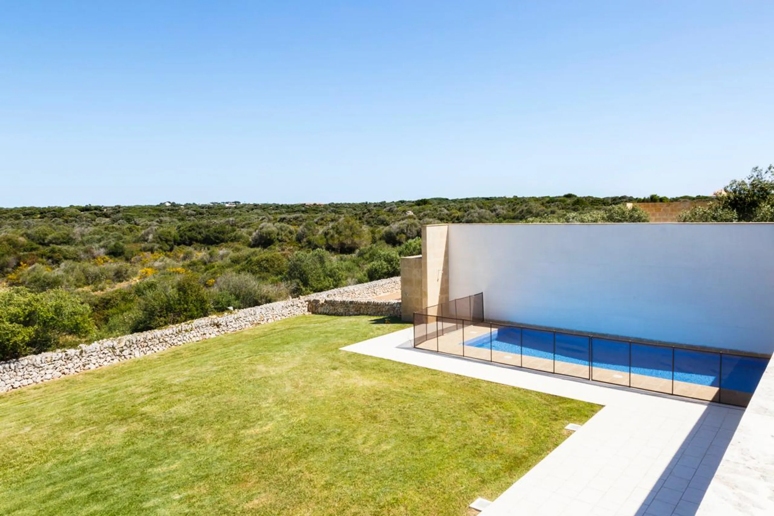 Exquisite 5BR Villa with Private Pool and Sea Views — photograph 8