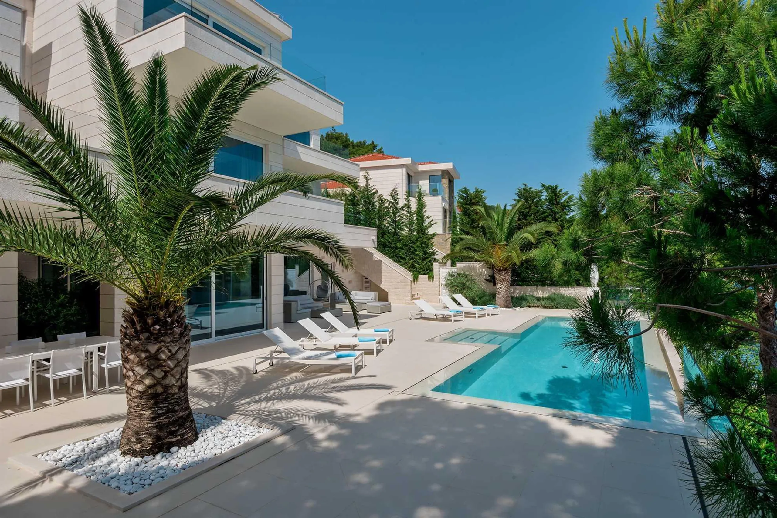 Decorated 6Bedroom Villa with Private Infinity Pool and Sea Views — photograph 5