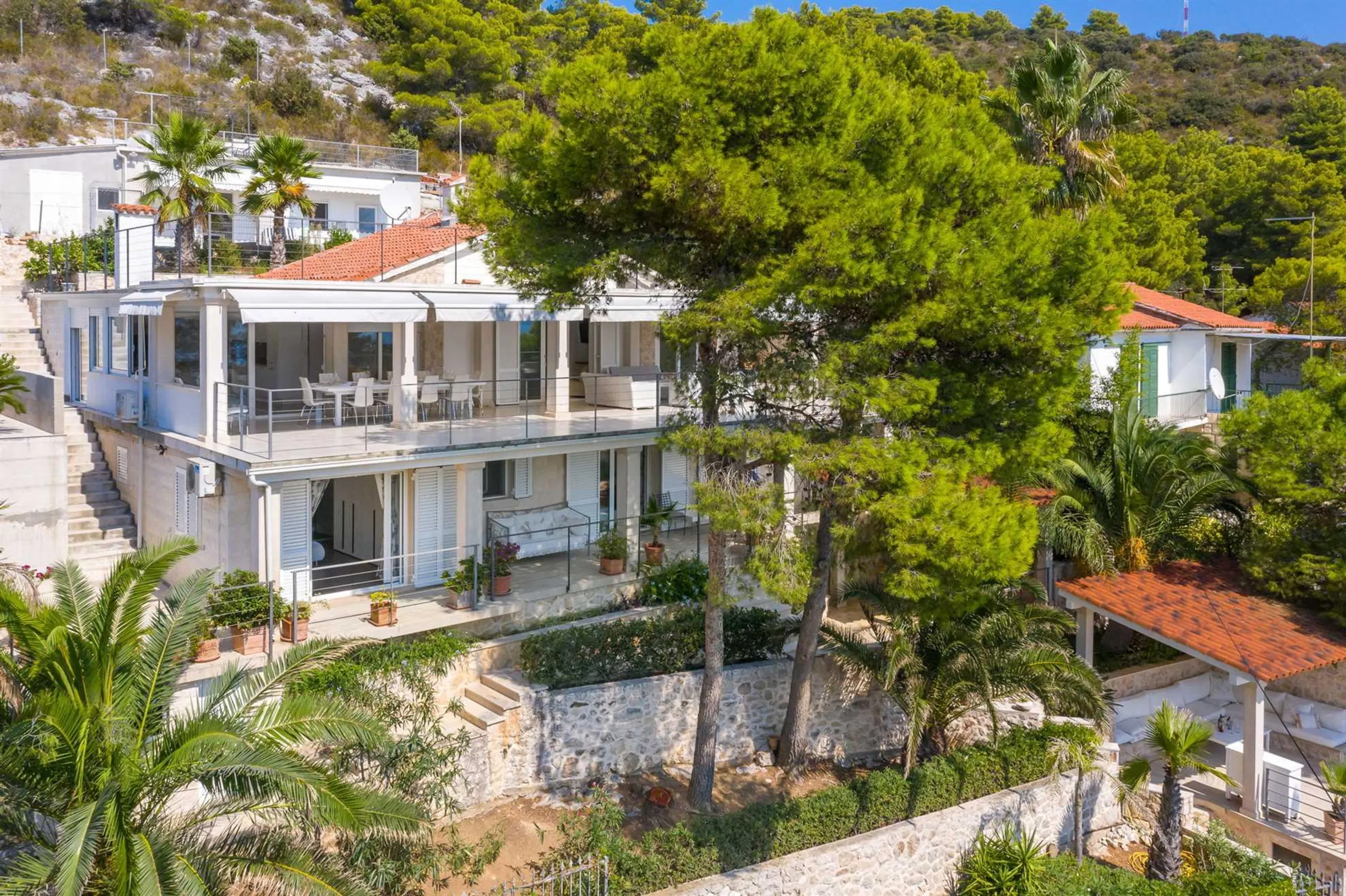 Seaside Villa with Private Pool and Boat Berth in Idyllic Uljeni Bok Bay — photograph 3