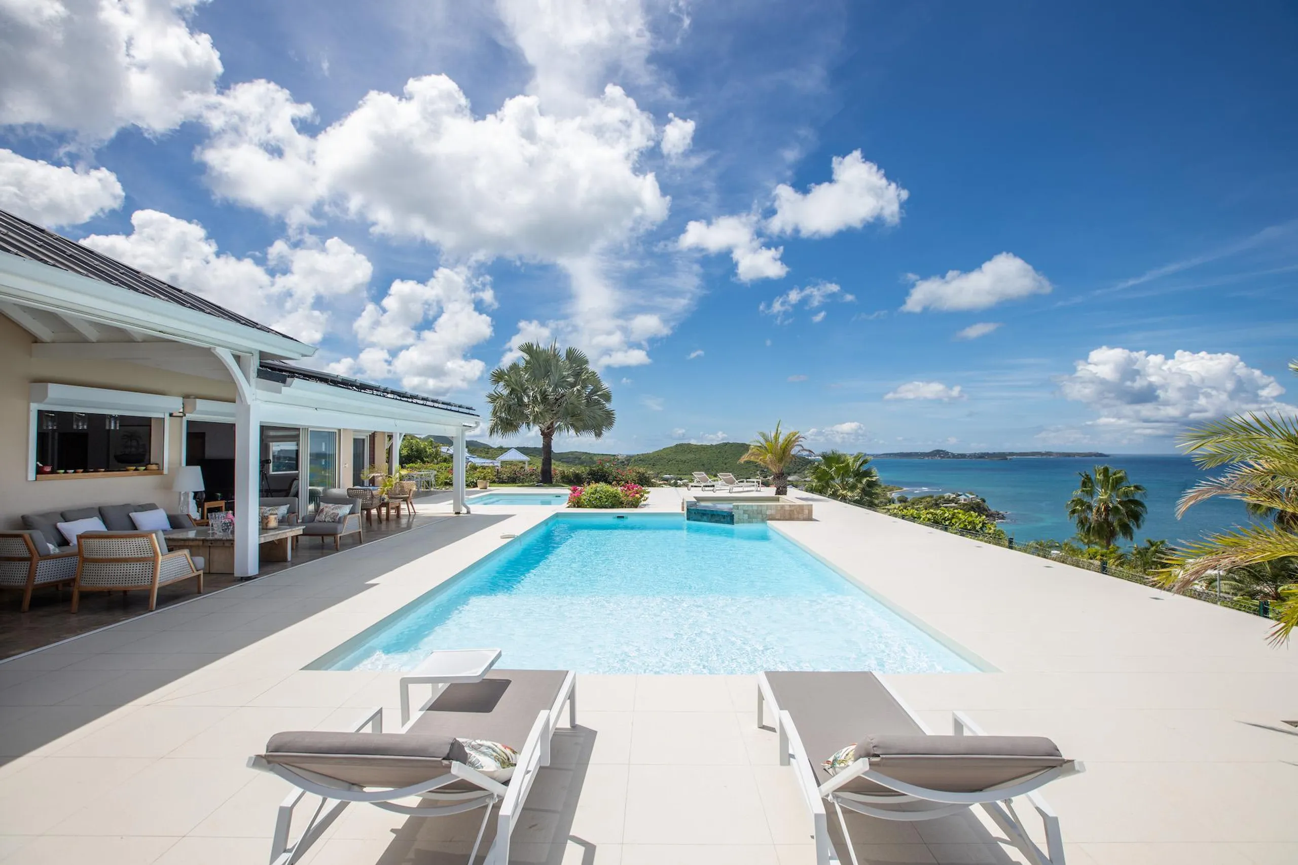 Oceanview Seascape Villa with Private Pools and Tropical Bloom Scenery — photograph 7
