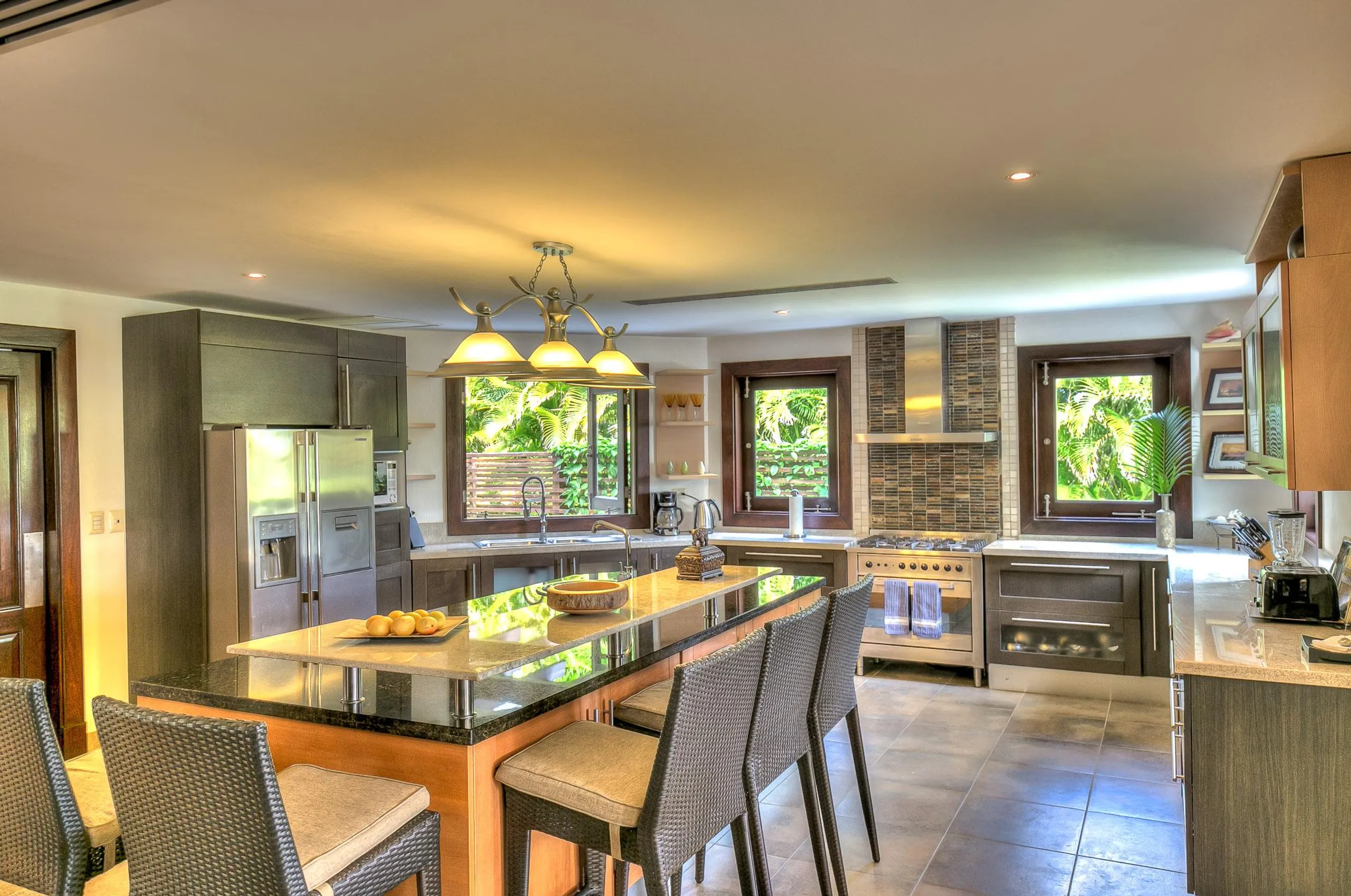 Stunning 13 Bedroom Estate with Private Pool, Garden and Golf Course Views — photograph 12