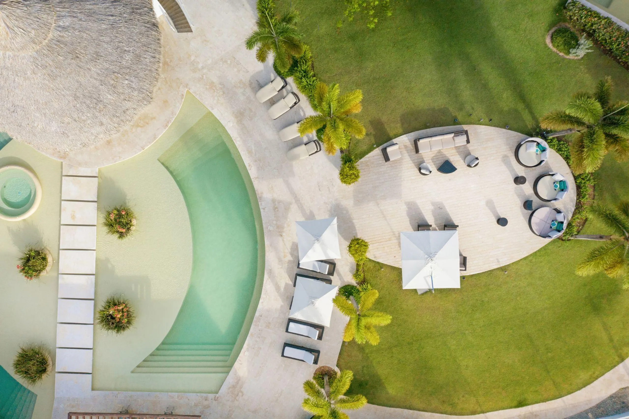 Soaring Resort-style Circular Villa with Multiple Pools, and Sports Court — photograph 3