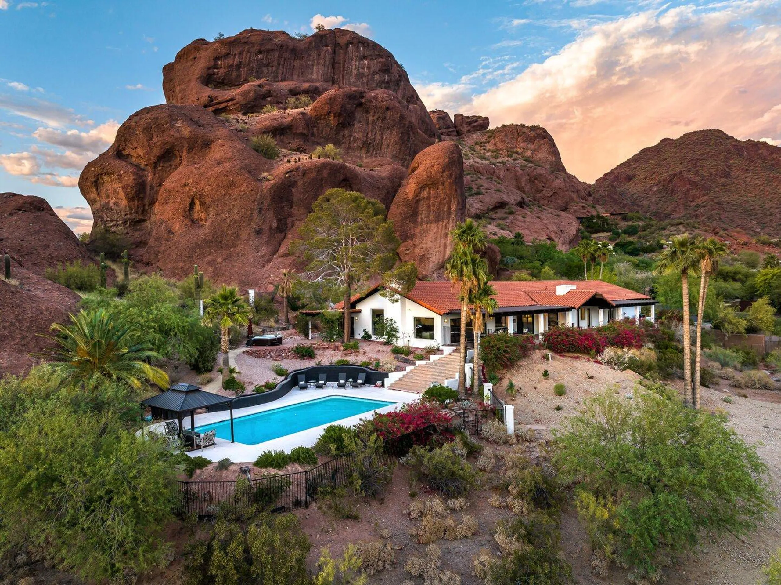 Sophisticated Mid-Century Villa with Private Pool, Hot Tub, and City Views, Paradise Valley
