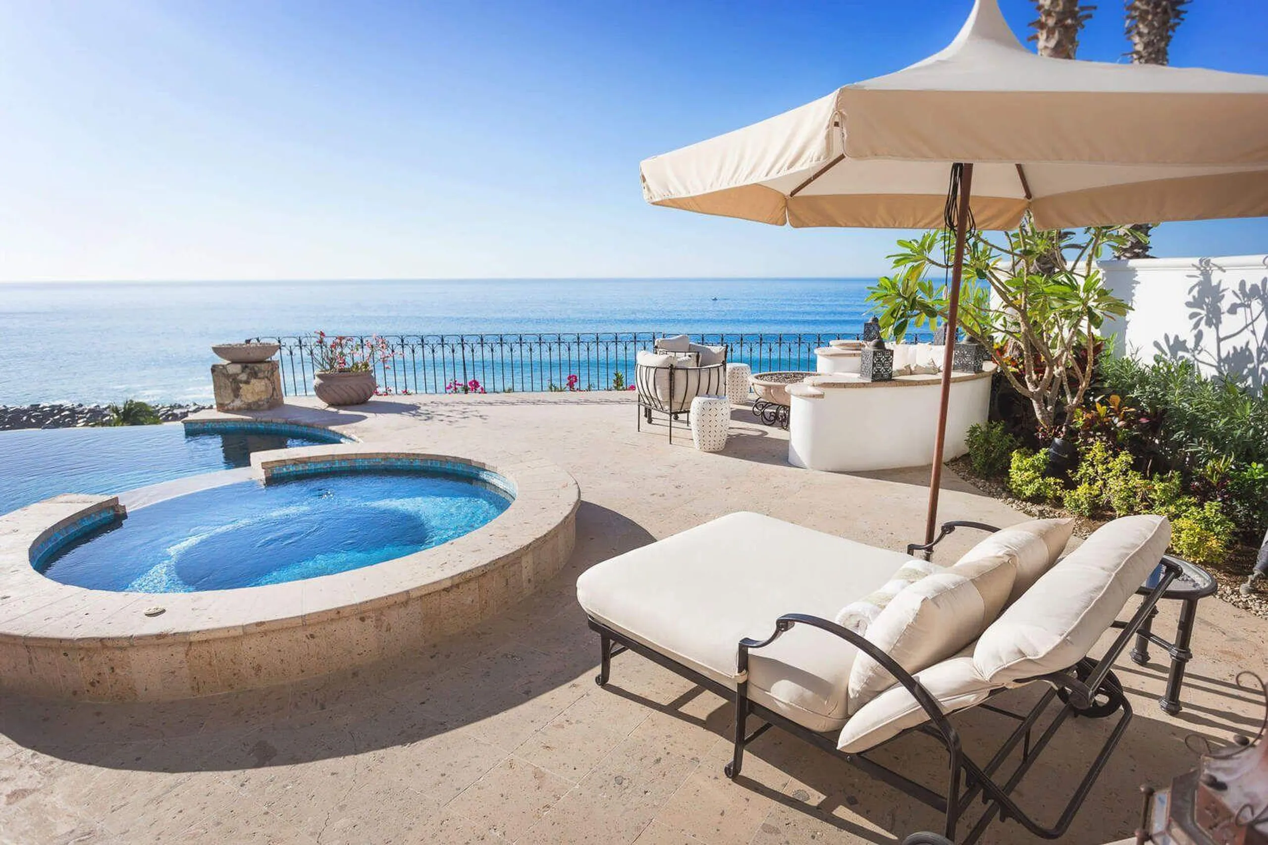 Gorgeous Villas Del Mar Luxury Estate with Private Pool and Ocean Views — photograph 6