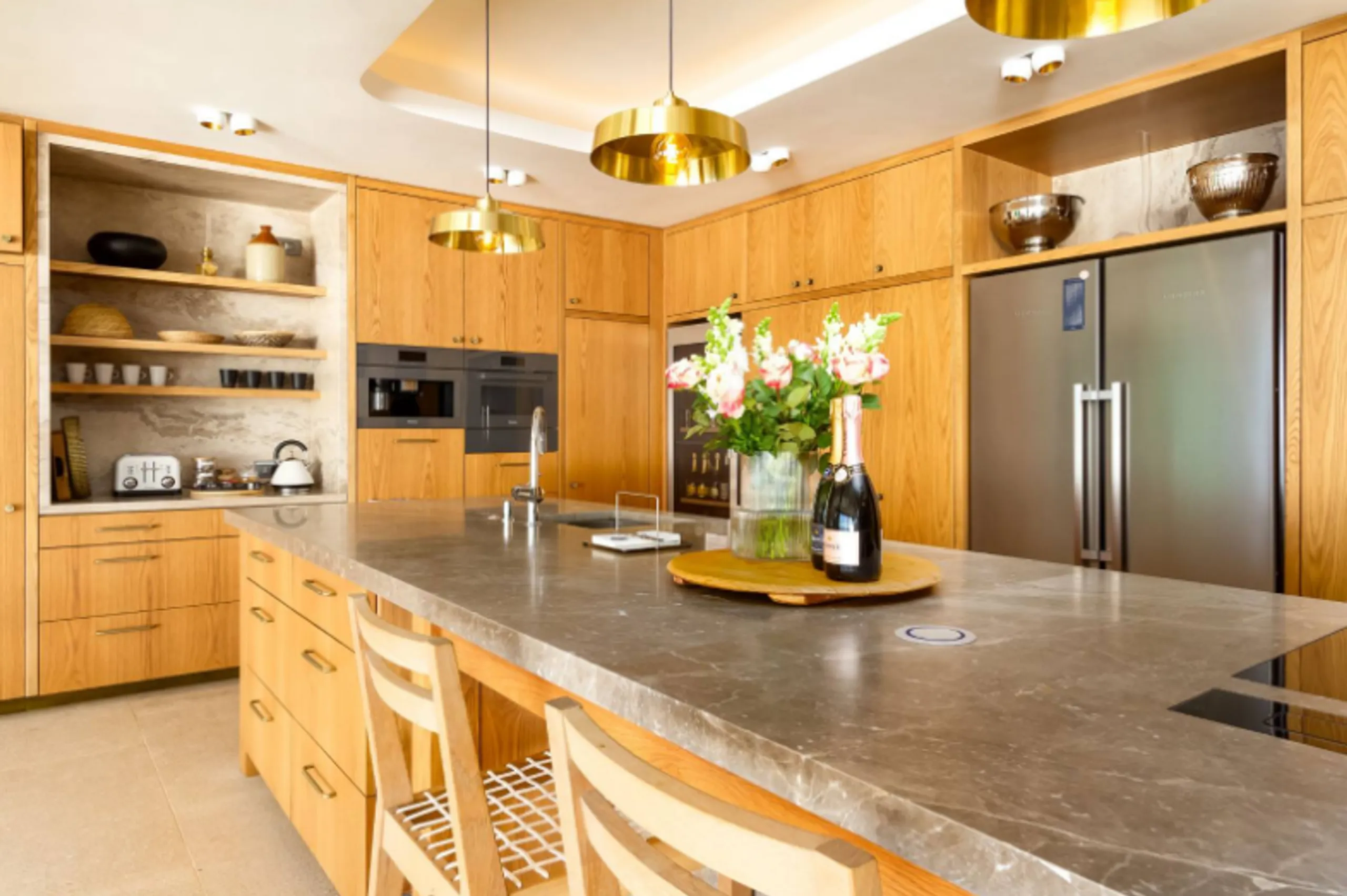Captivating Modern Retreat with Panoramic Ocean Views — photograph 10