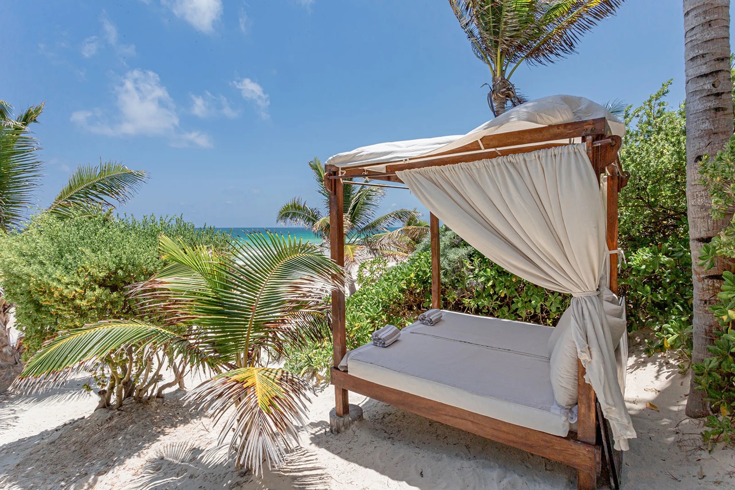 Eco-Luxury Beachfront Villa with Private Pool, Full Staff & Lagoon Views — photograph 9