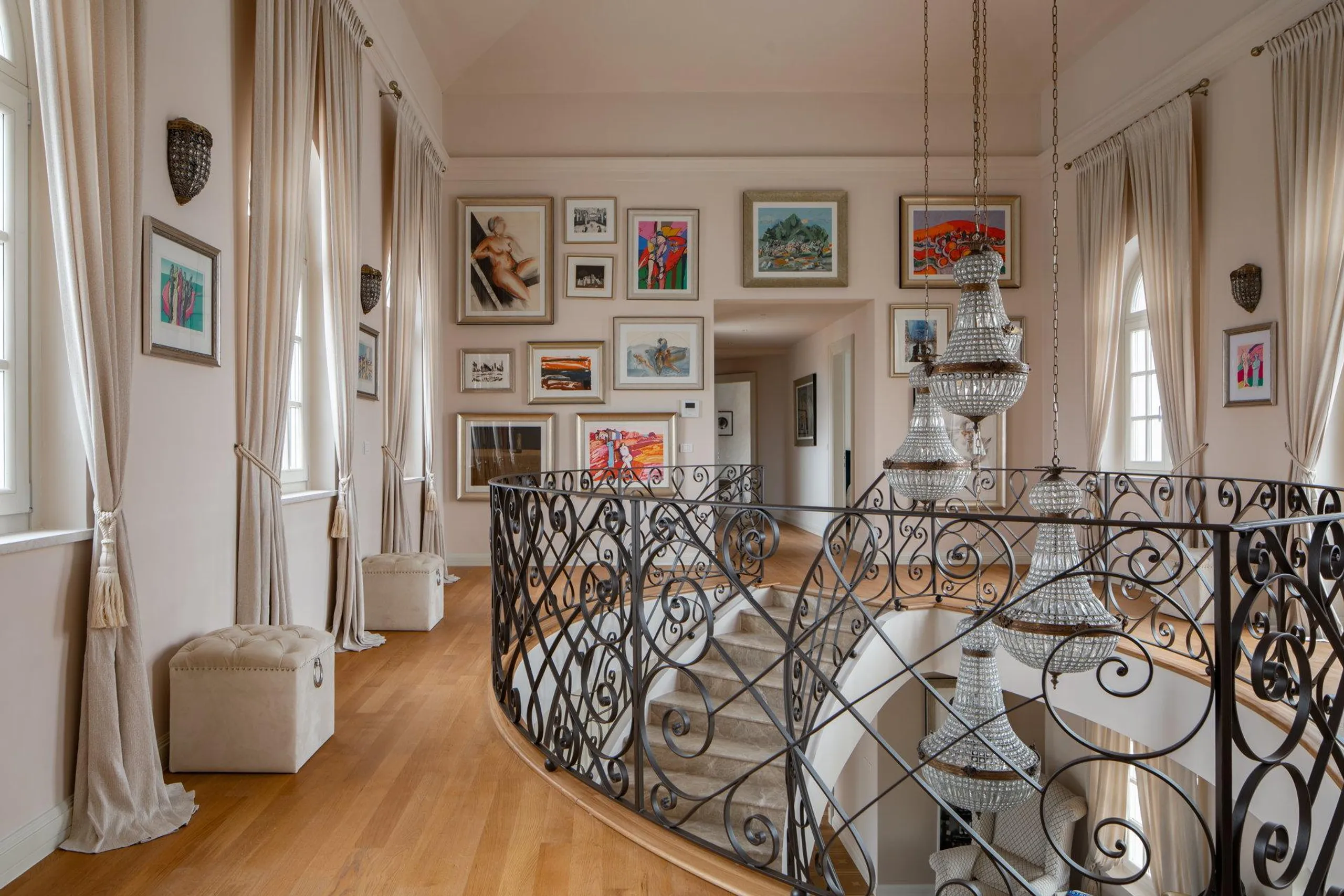 Palatial Gleaming White Villa with Private Pool a Scenic Views — photograph 10