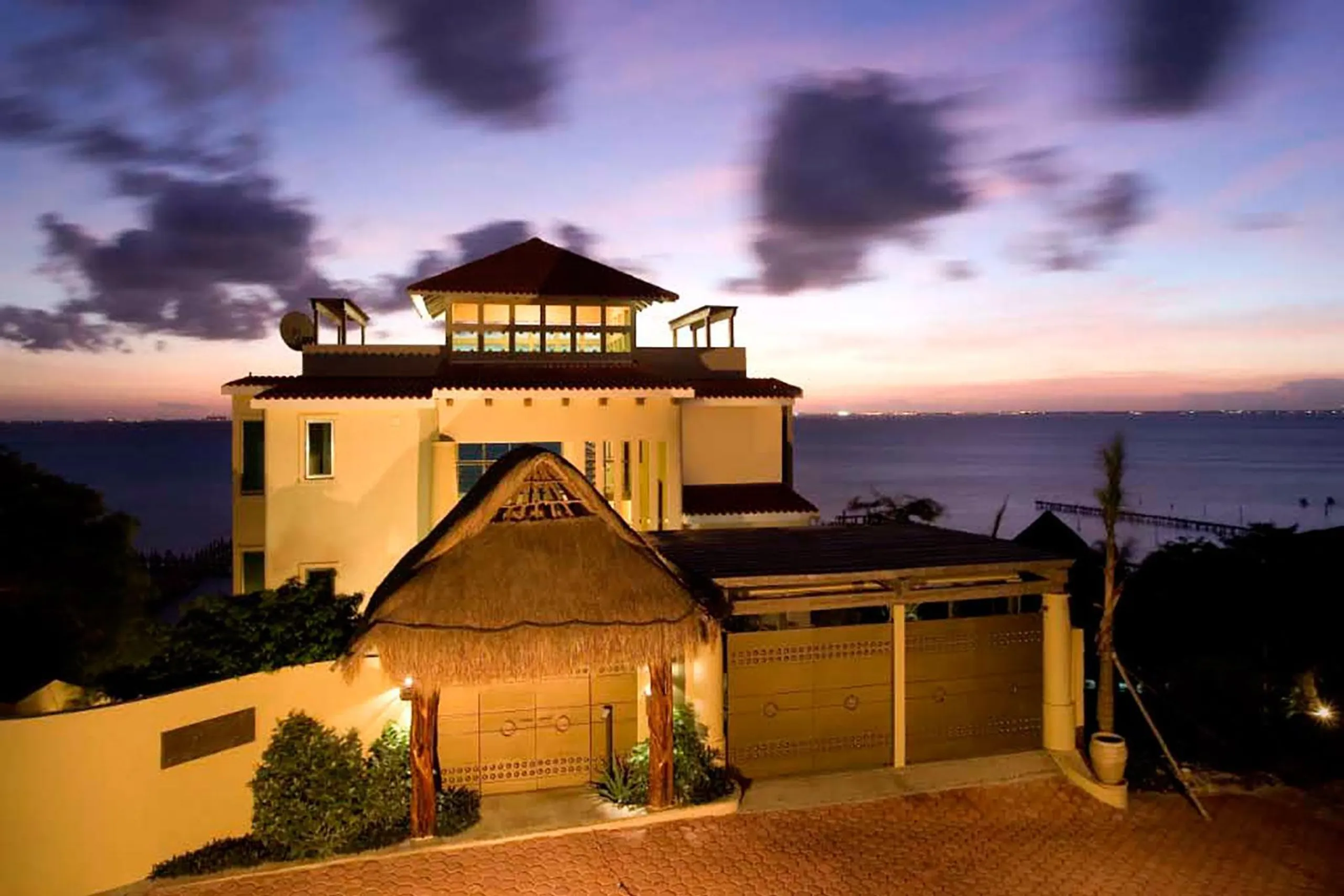 Breathtaking Luxe Villa Rental with Private Pool and Views in Isla Mujeres — photograph 3