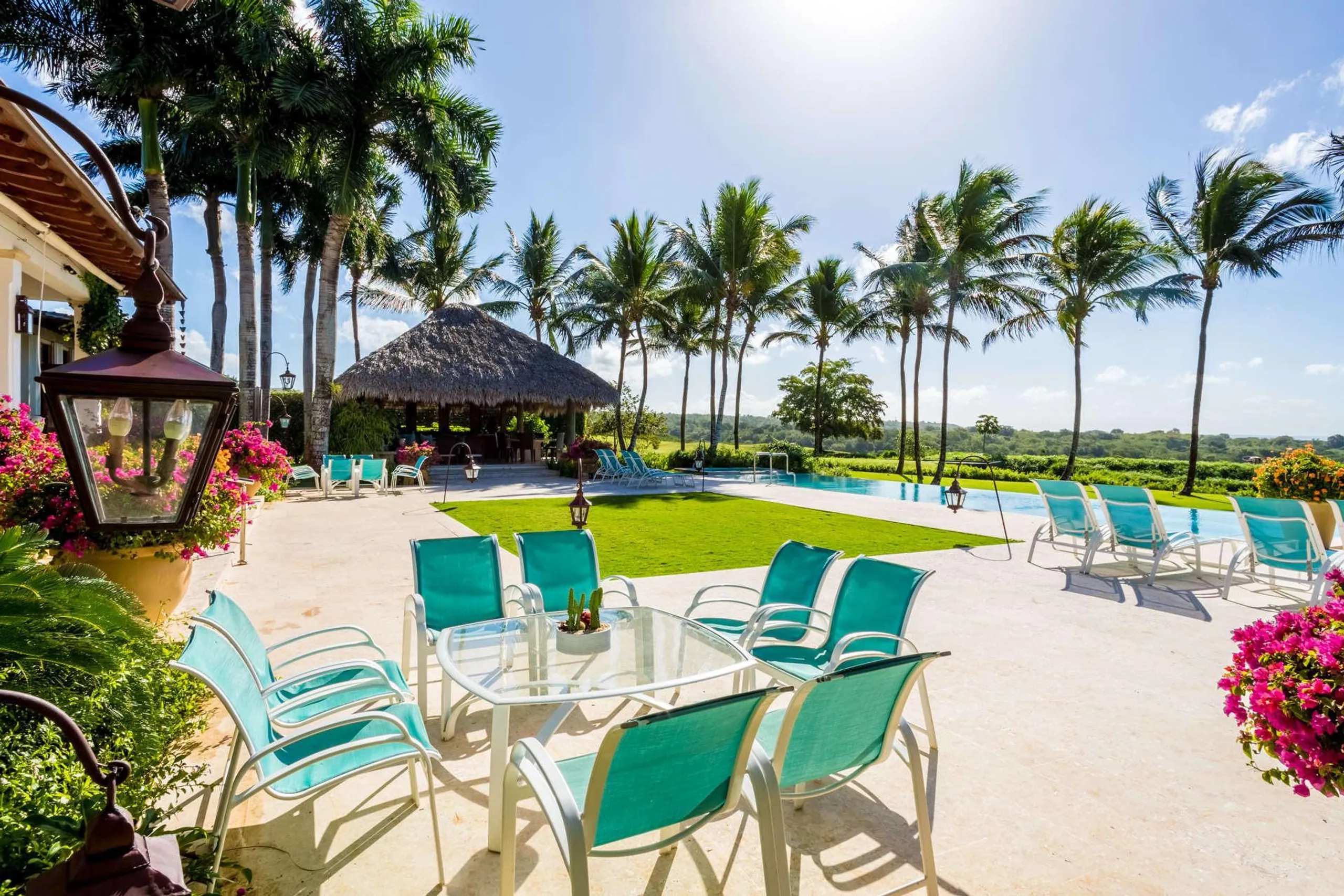 Elegant Beach Estate with Private Pool and Views of the Caribbean Sea — photograph 4