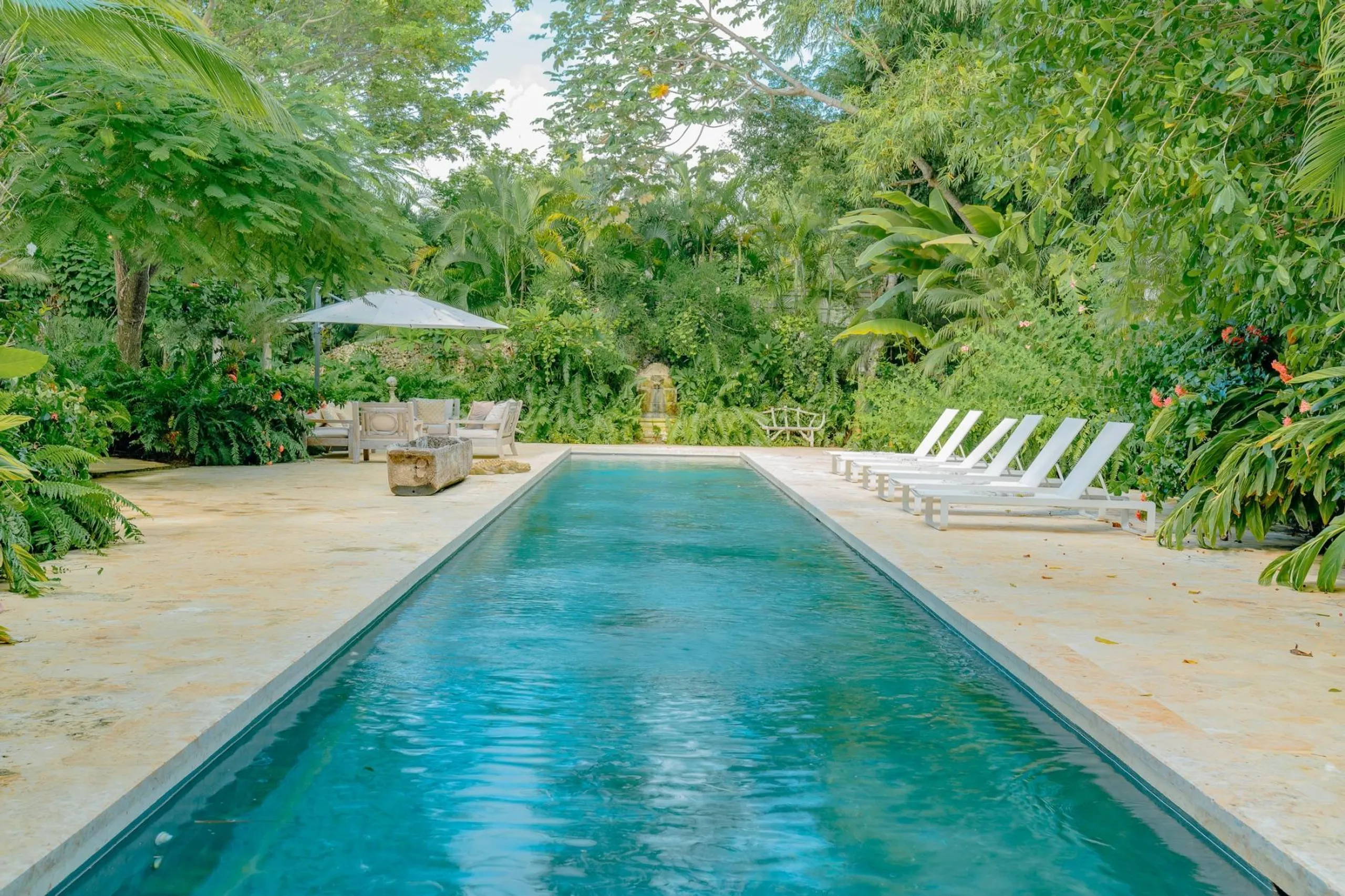 Radiant Higuey Retreat with Invigorating Pool — photograph 2