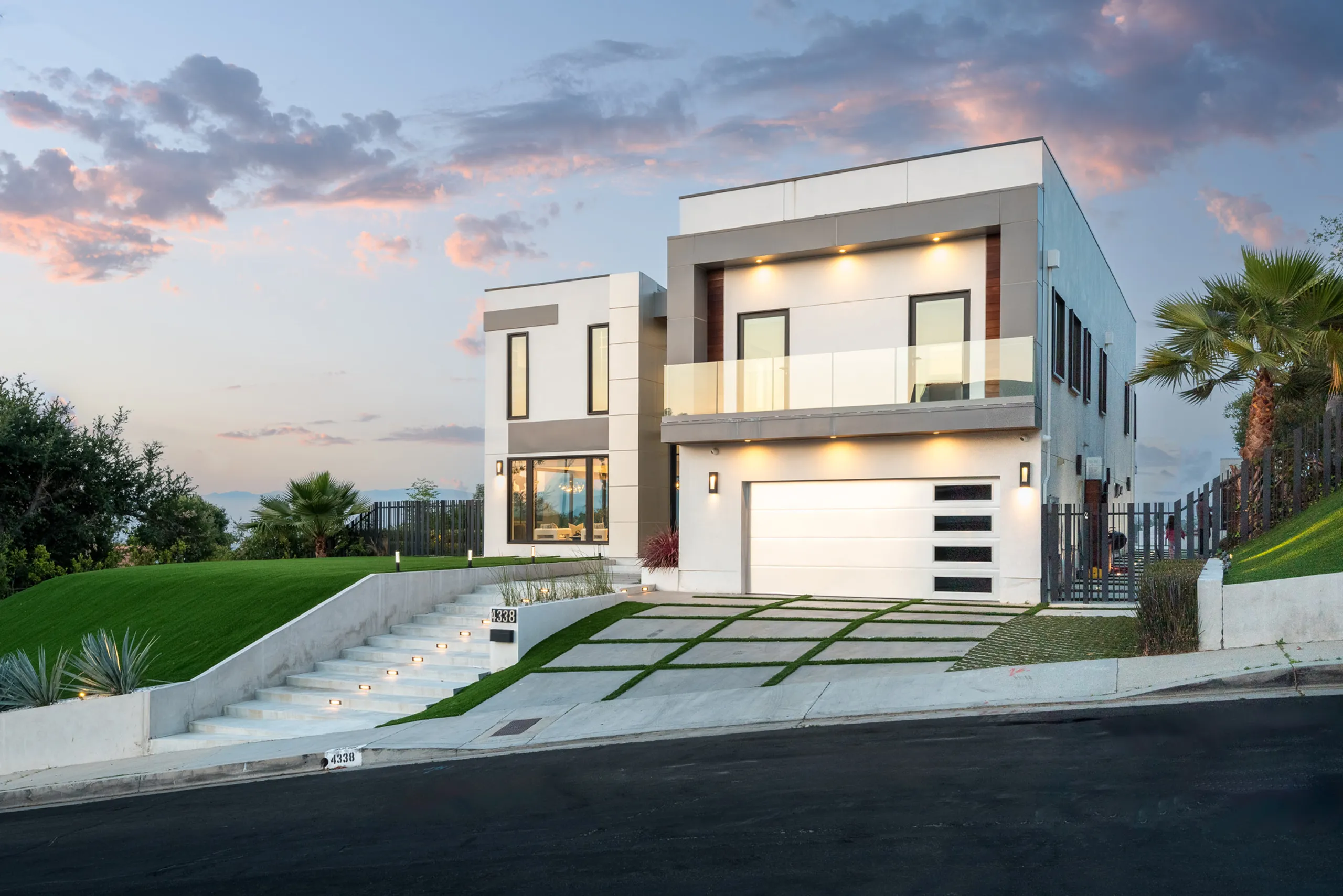 Grand Modern Tarzana Estate with with Infinity Pool, Panoramic Views & Sleek Architectural Design — photograph 7