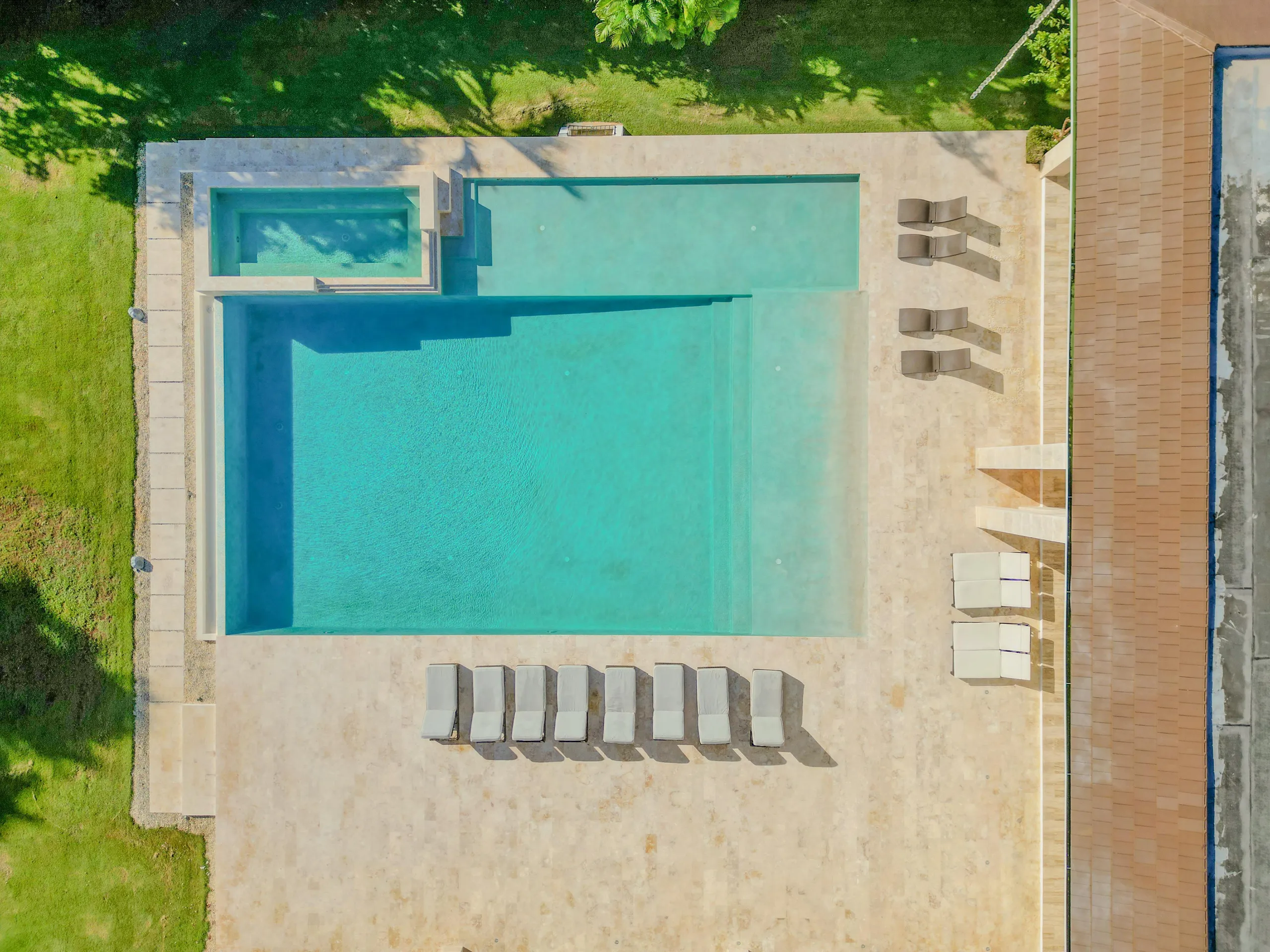 Radiant 6BR Villa with Private Pool, Surrounded by Ocean and Nature — photograph 5