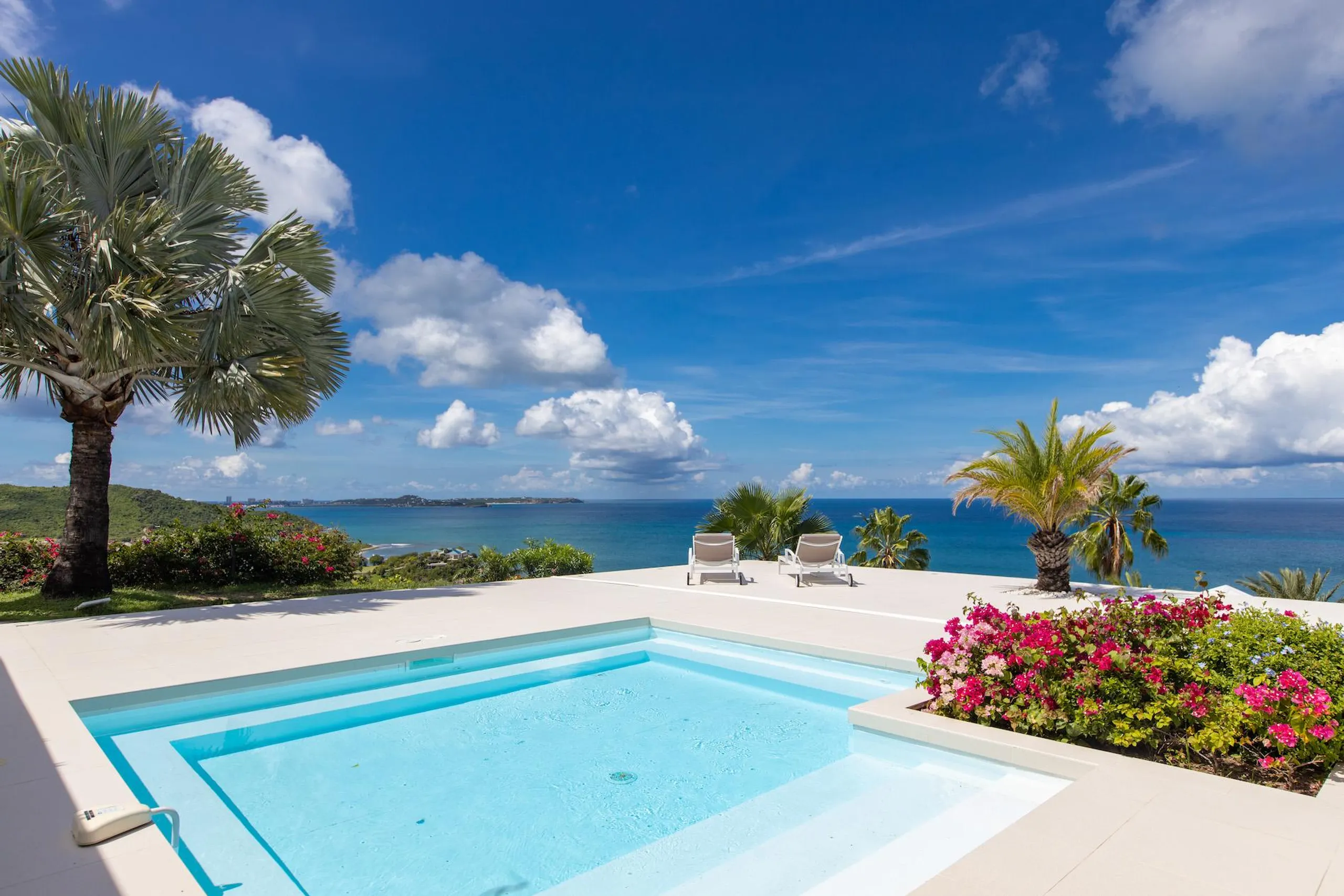 Oceanview Seascape Villa with Private Pools and Tropical Bloom Scenery — photograph 8