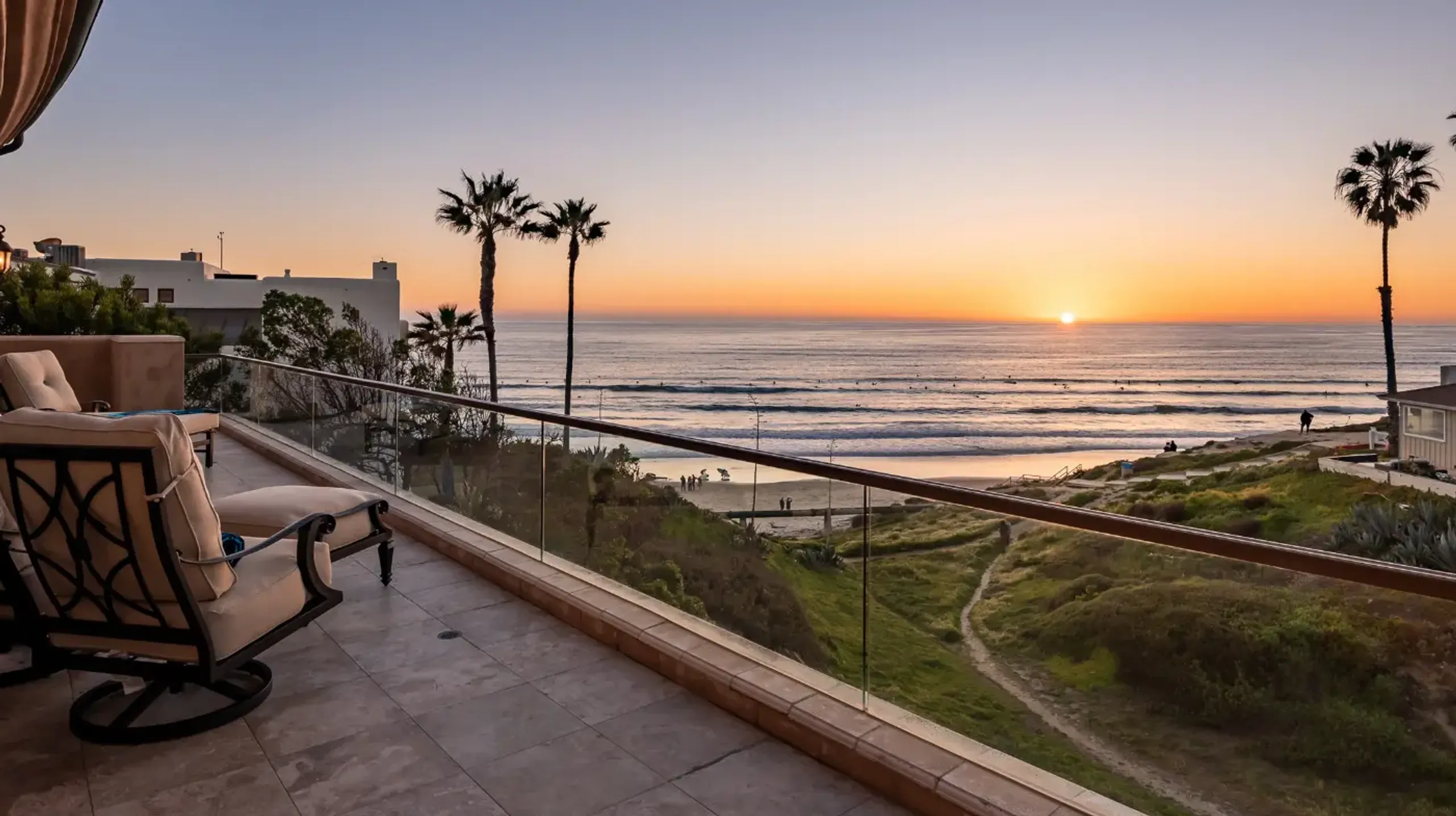 Beachside Tuscan Style Villa with Ocean Views, Movie Theater, and Spacious Living, San Diego