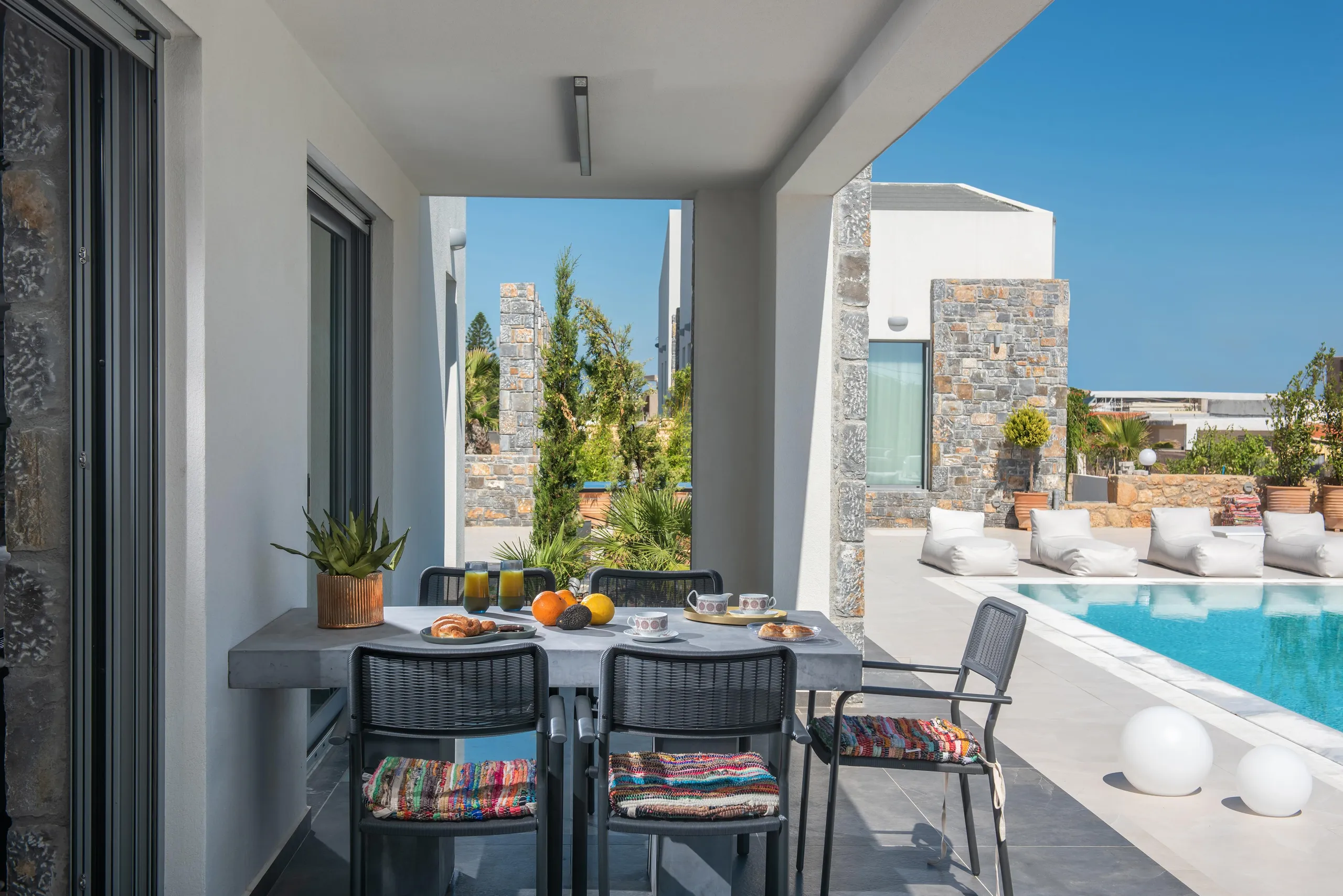 Eco-Friendly Villa with Big Private Pool, Jacuzzi, and Mediterranean Sea Access in Crete Island — photograph 12