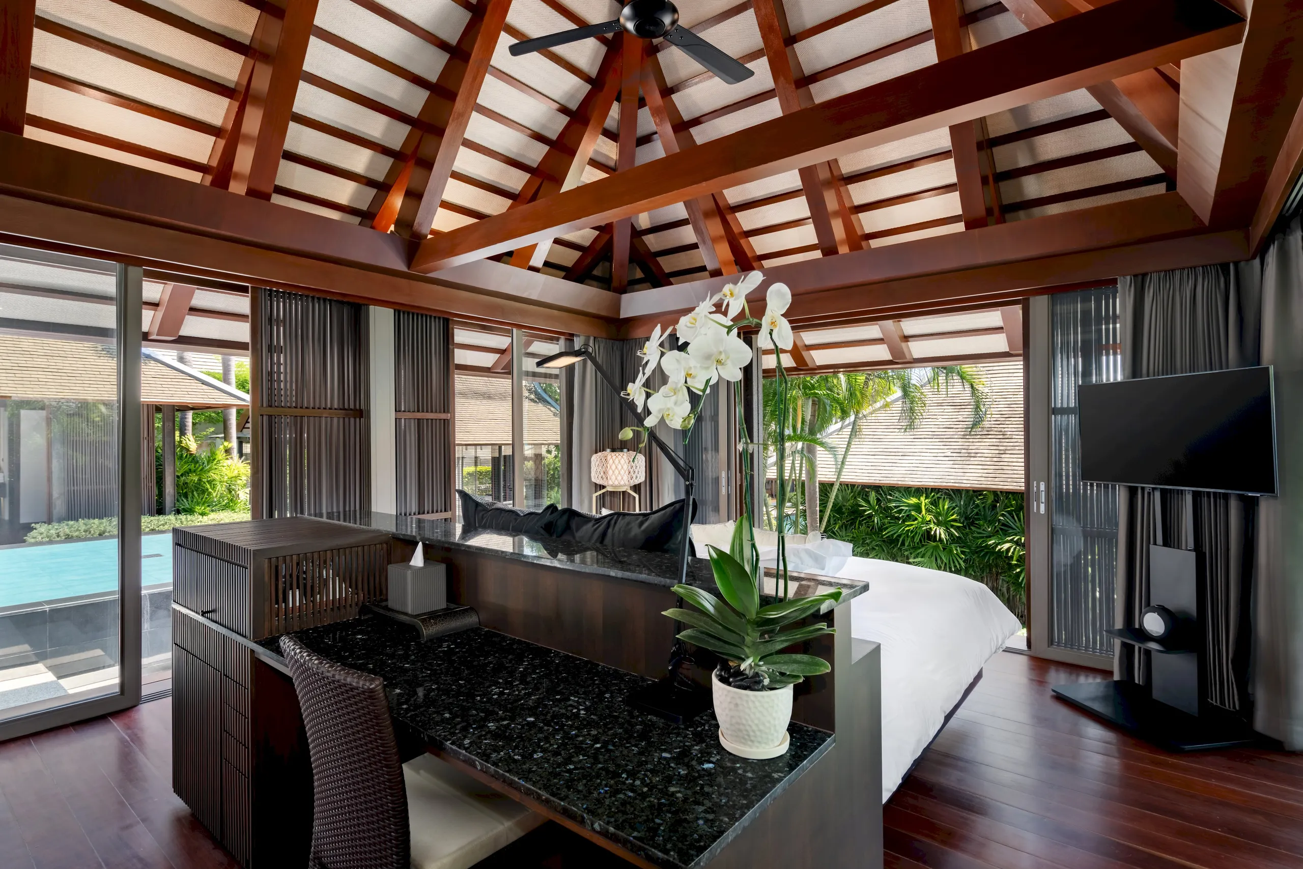 Fantastic Japanese-Thai Villa with Three Infinity Pools, Private theatre, and a Serene Spa — photograph 12