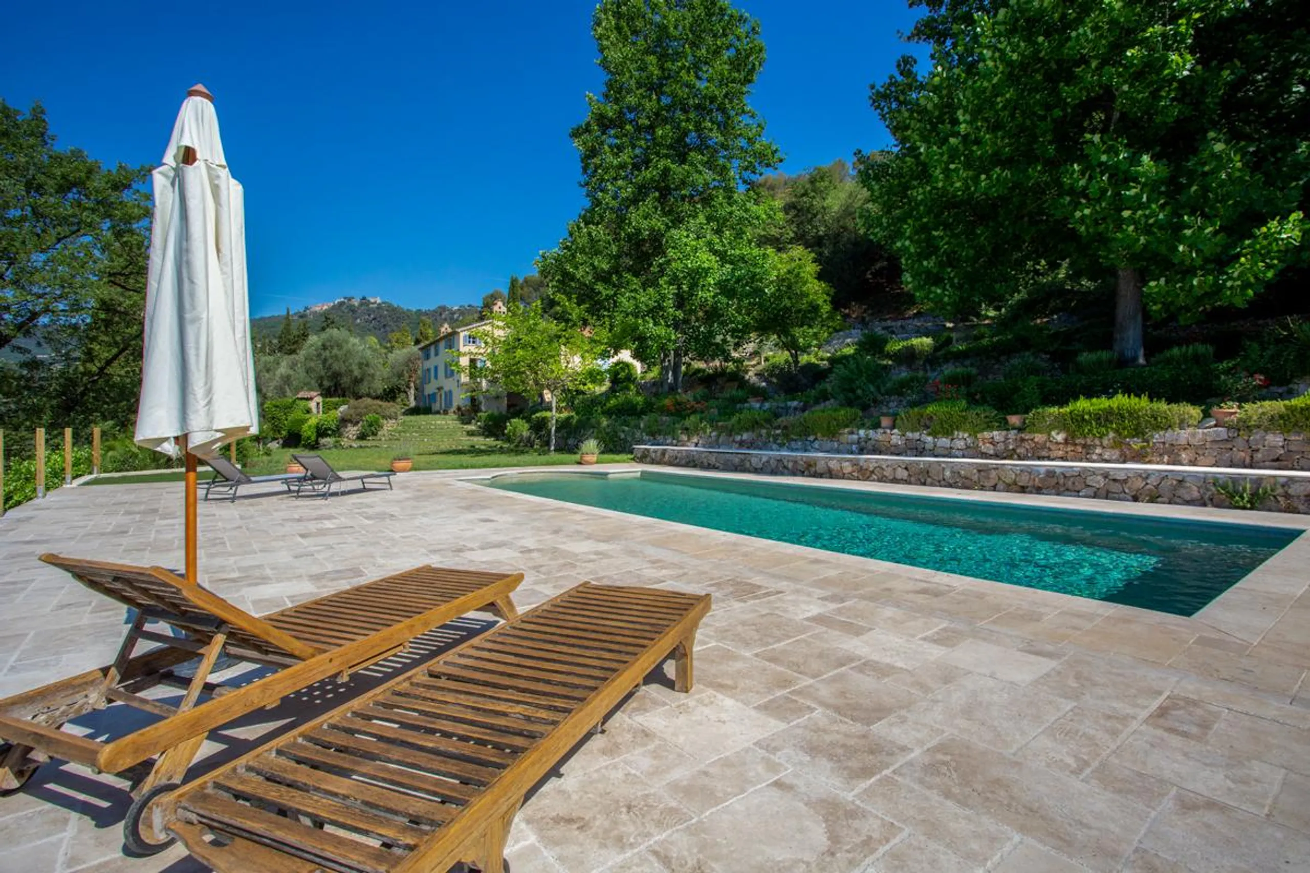 Historic 5-Bedroom Villa Near Cannes with Private Pool, Scenic Views, & Tranquil Grounds — photograph 11