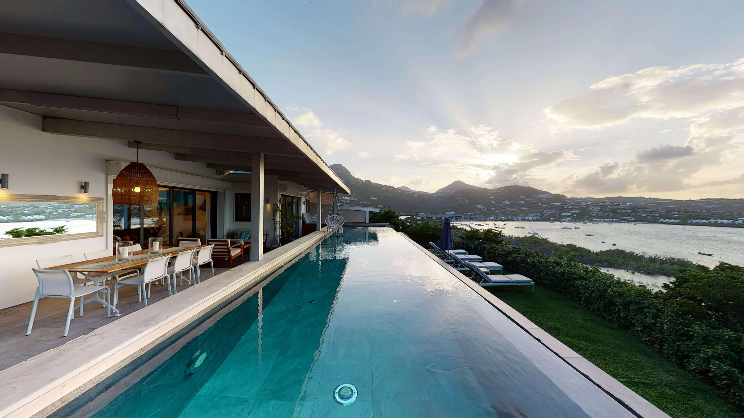 Breathtaking Ocean View Oasis with Infinity Pool and Stunning Ocean Views — photograph 12