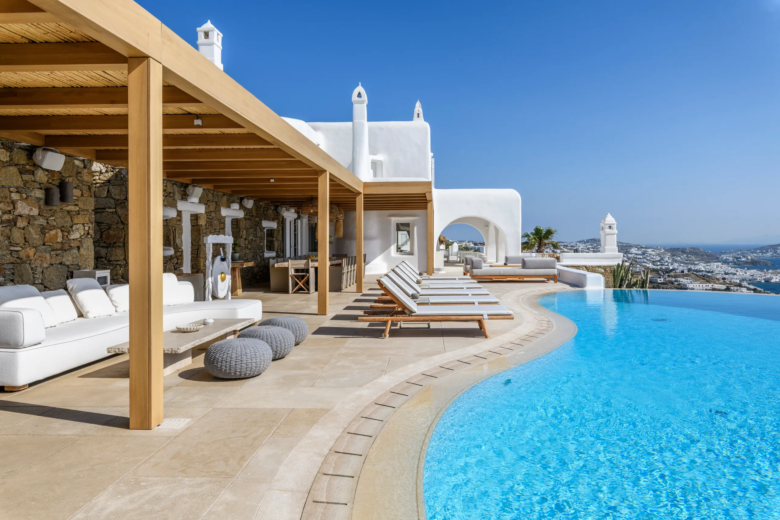 Superior Mykonos Accommodation with Private Pool, Sauna and Overlooking Port — photograph 3