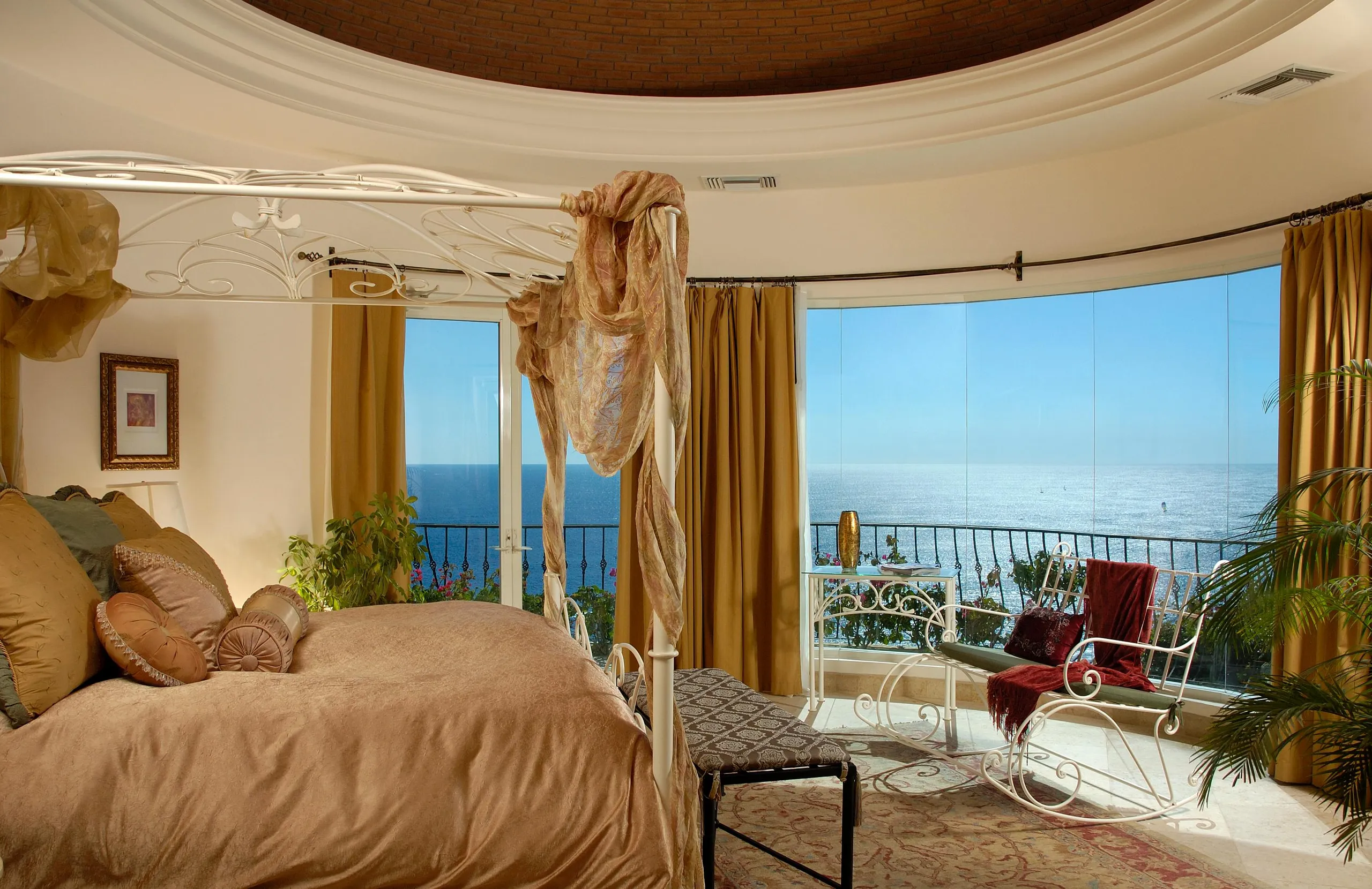 Classic Eight Bedroom Villa with Private Infinity Pool and Panoramic Pacific Views — photograph 8