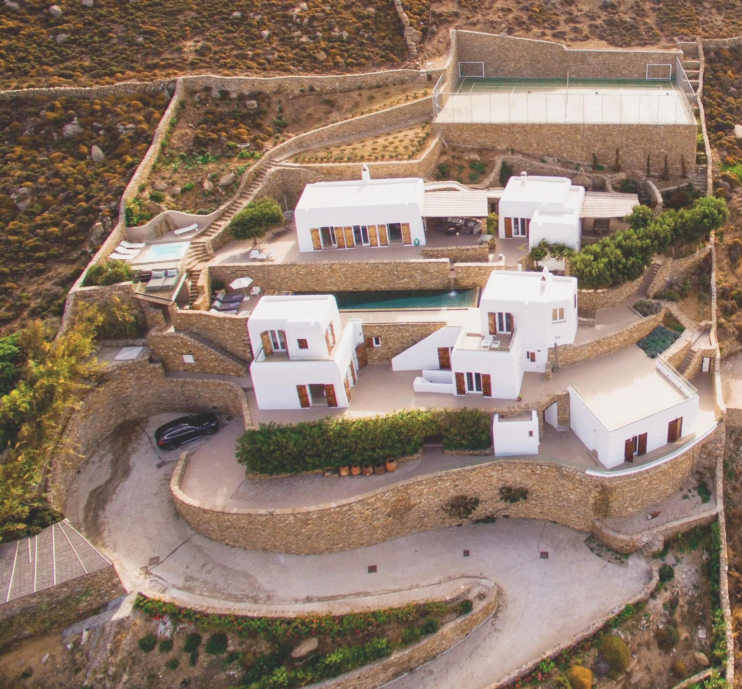 Statuesque Seaview Villa in Mykonos with Waterfalling Pool and Jacuzzi — photograph 5