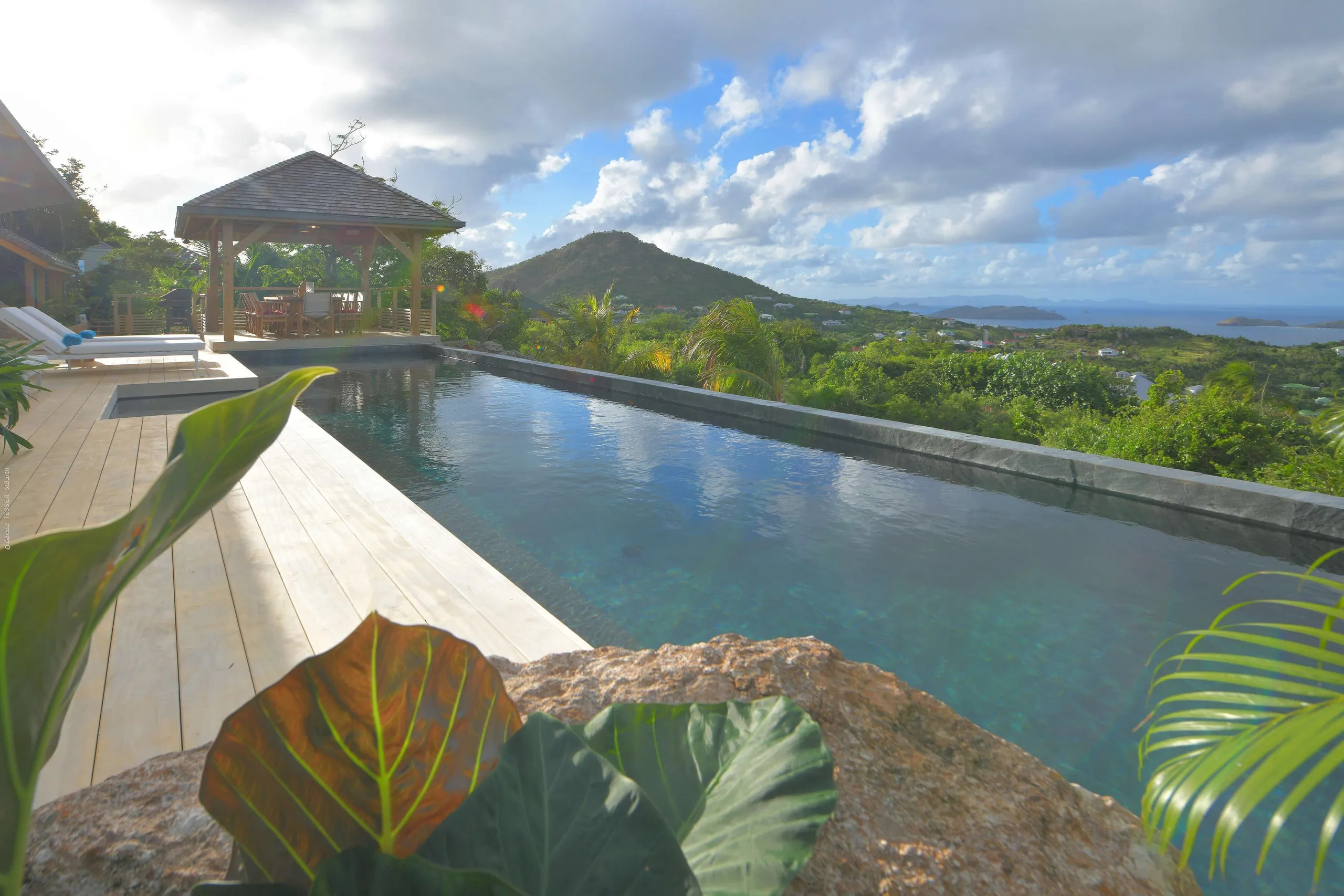 Calming Modern Styled Villa with Heated Pool, Jacuzzi and Stunning View of the Caribbean Sea — photograph 7