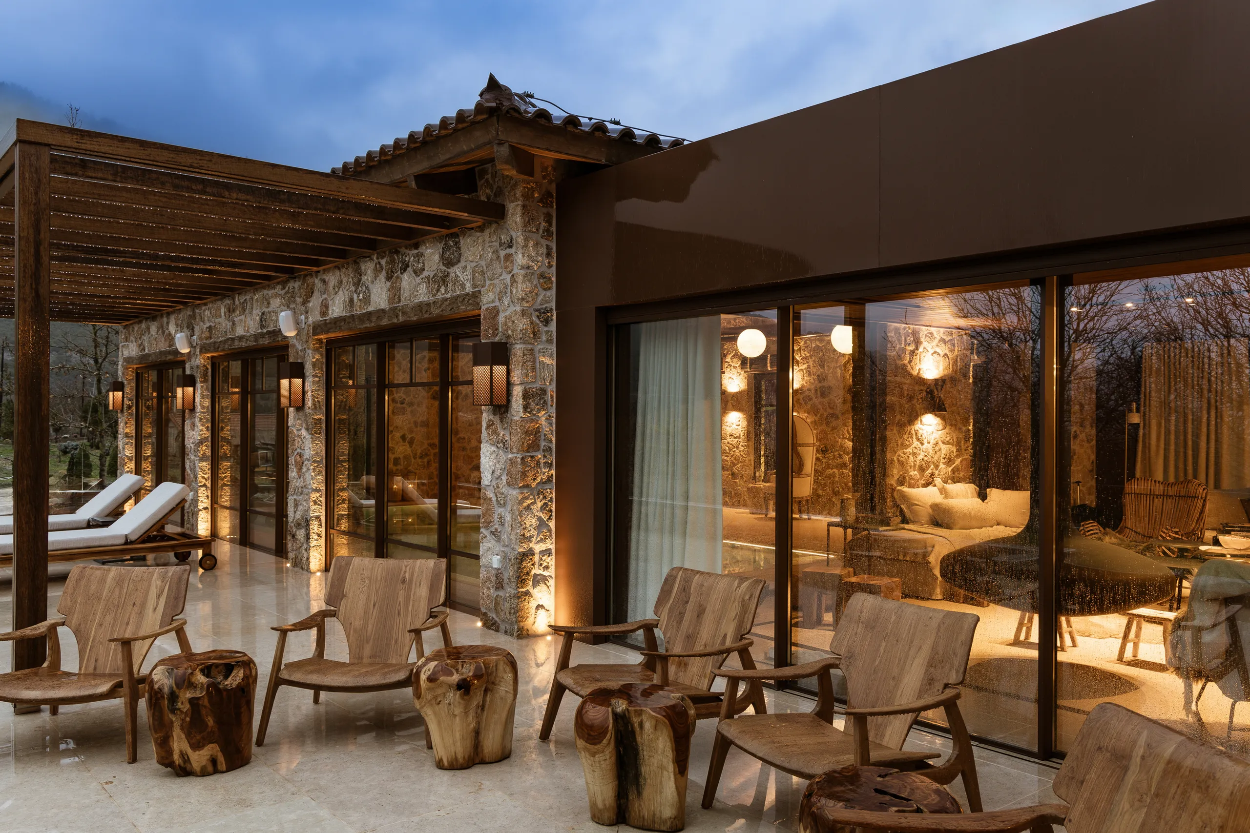 Breathtakingly Beautiful 6BR Villa with Heated Pool, Private Cinema Hall and Fireplace — photograph 2