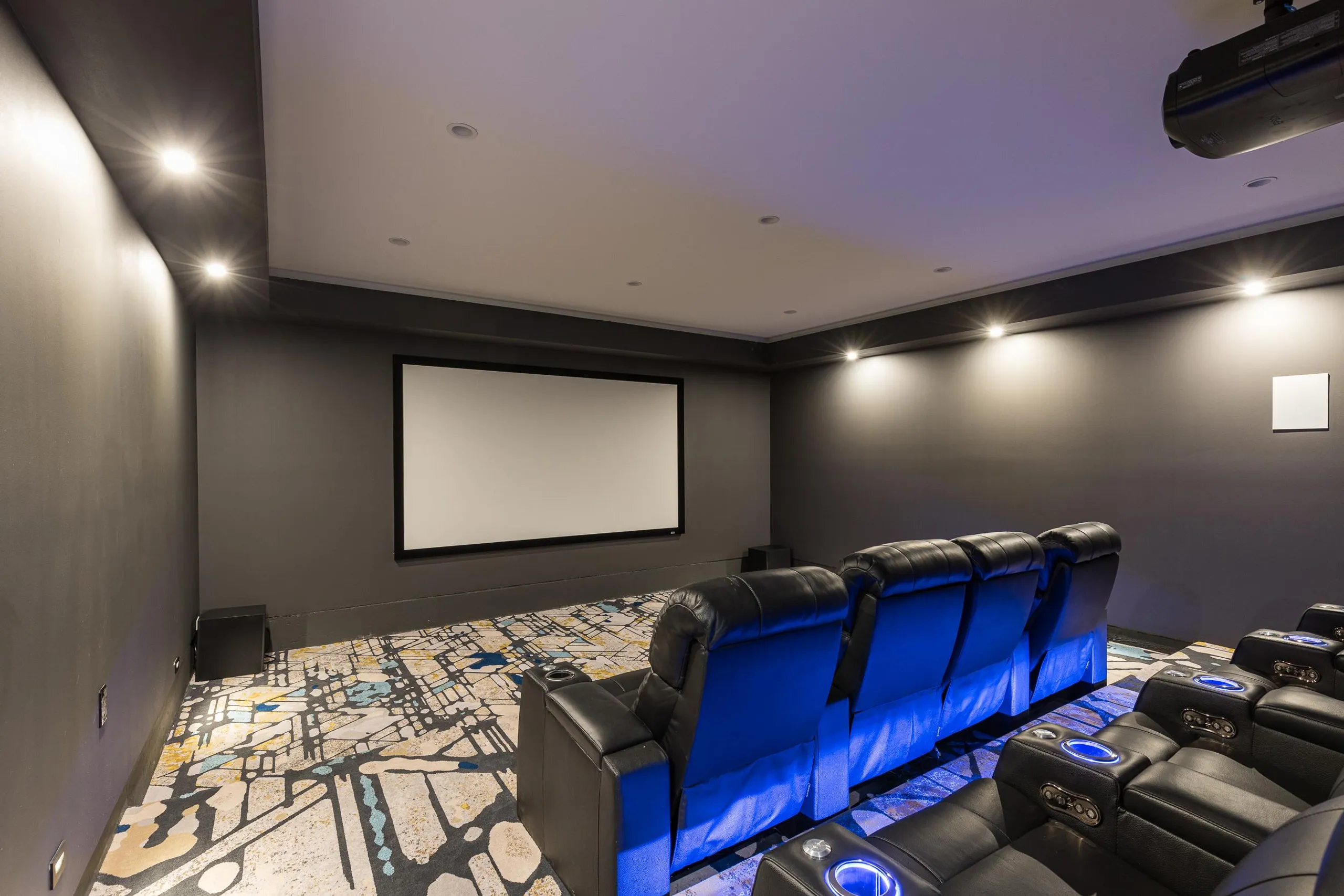 Unparalleled 8,500 Sq. Ft. Phoenix Villa with Private Heated Pool, Spa, Sauna, and Mountain Views — photograph 7