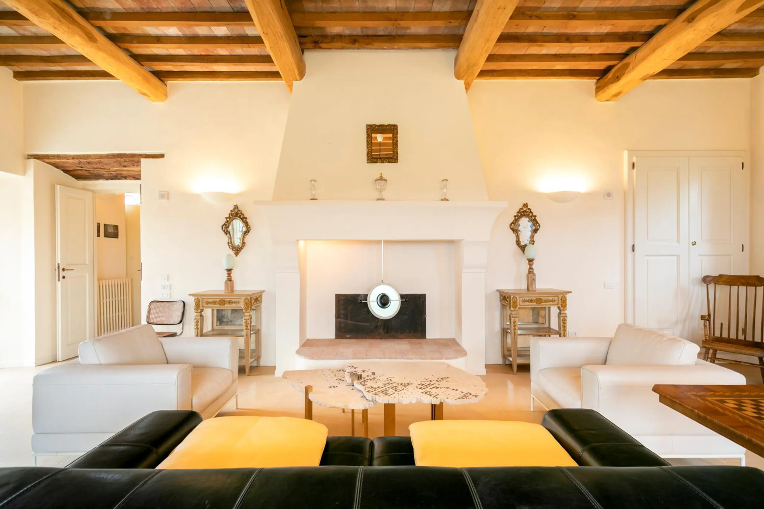Historic Umbrian Villa with Private Pool and Gardens — photograph 11