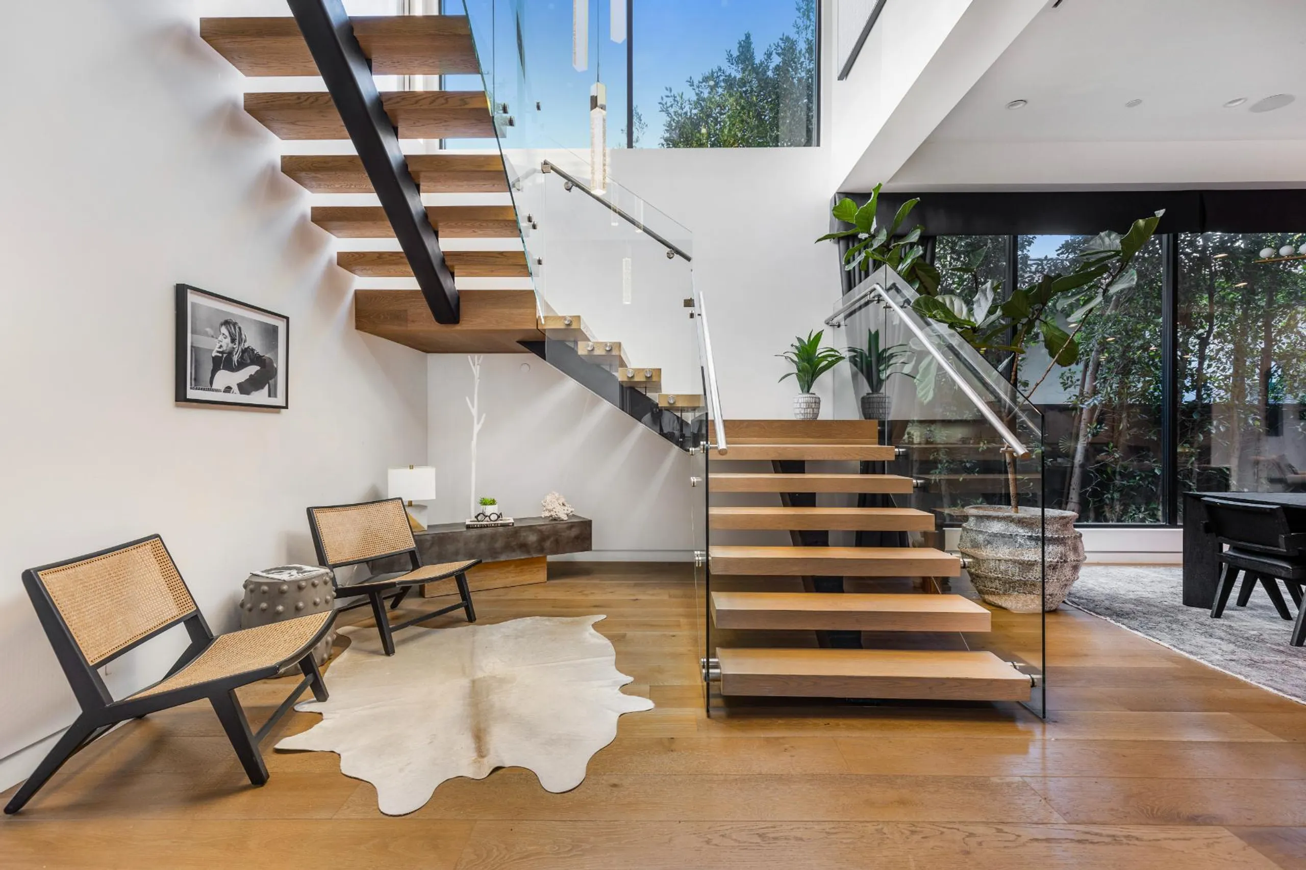 Deluxe West Hollywood Villa with Invigorating Pool — photograph 11