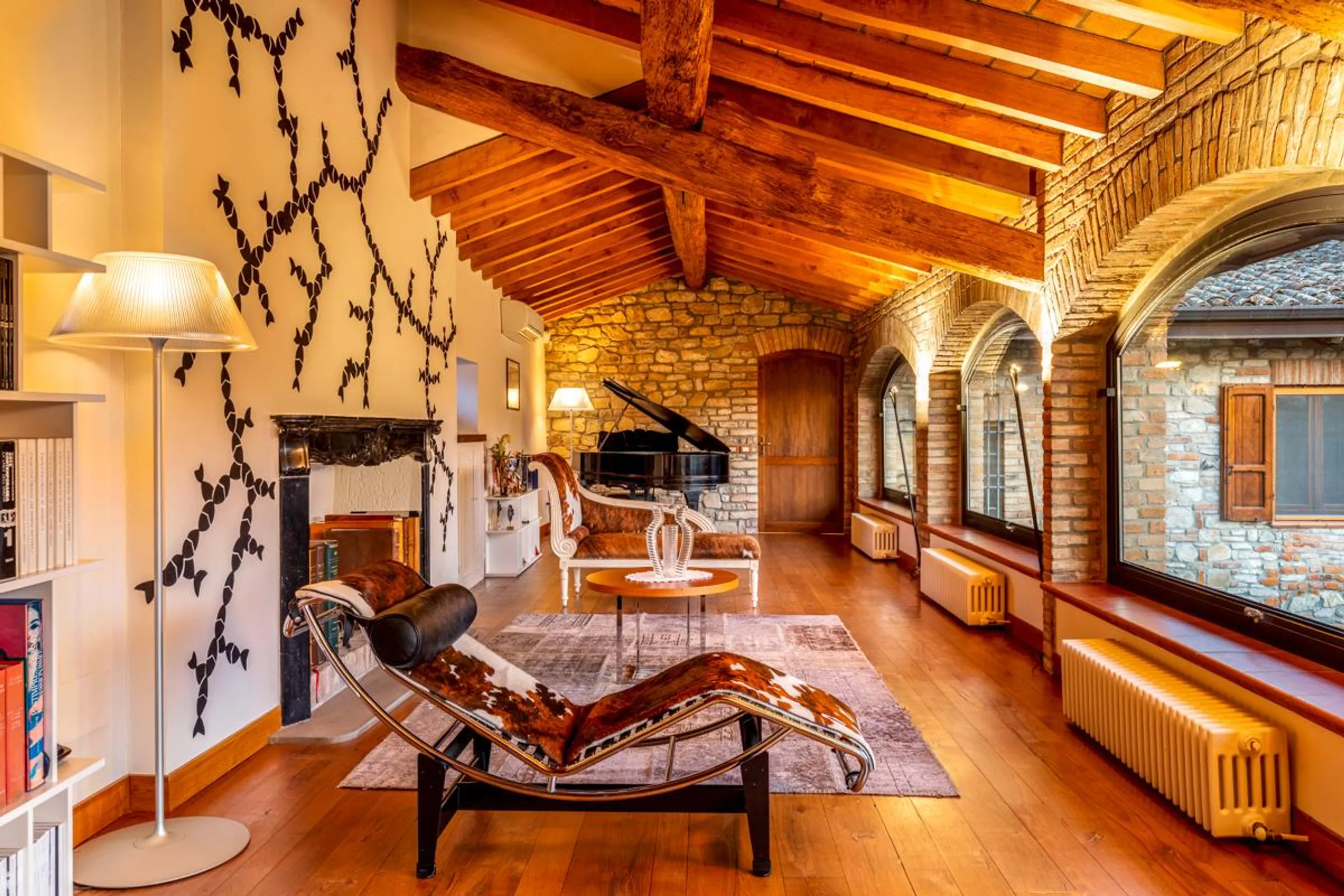 First-class Historic Villa with Pool and Panoramic Views of the Val Luretta — photograph 11