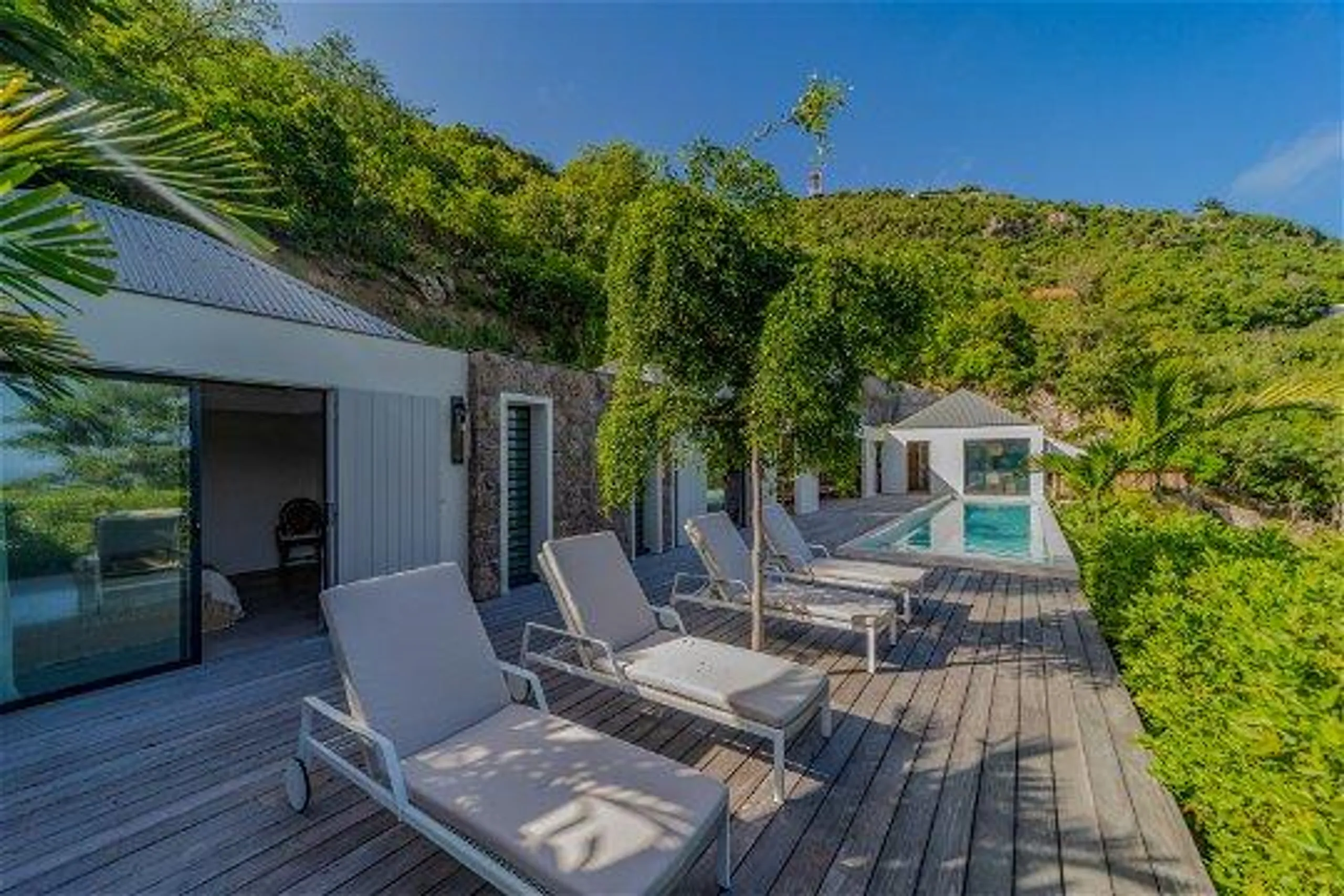 Calming Caribbean Villa with Private Heated Pool and Hill Views — photograph 7