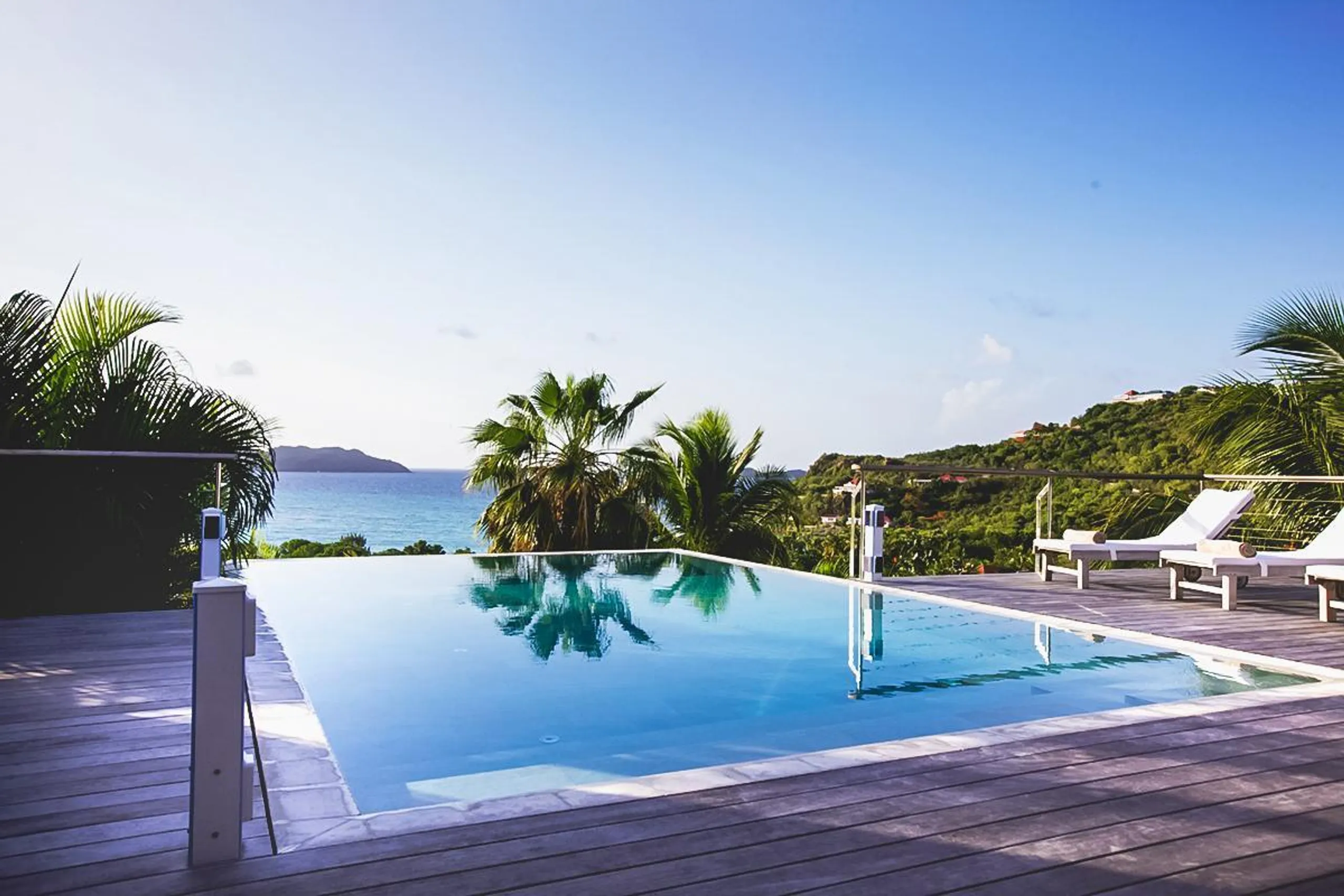 Graceful Tropical St. Jean Villa with Infinity Pool and Ocean Views — photograph 4