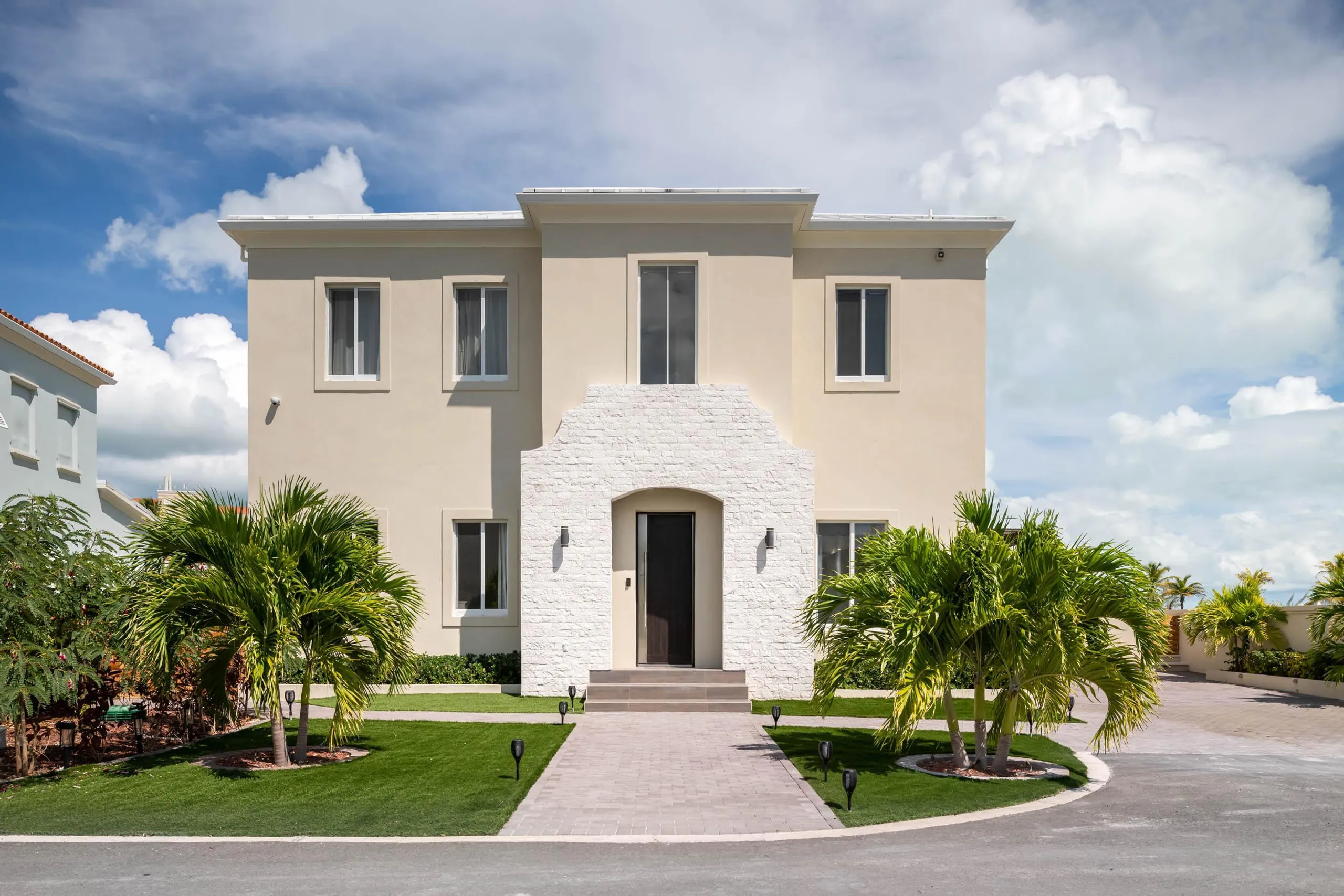 A Brand-New Canal-Side Cul de Sac Villa with Stunning Island Views — photograph 4