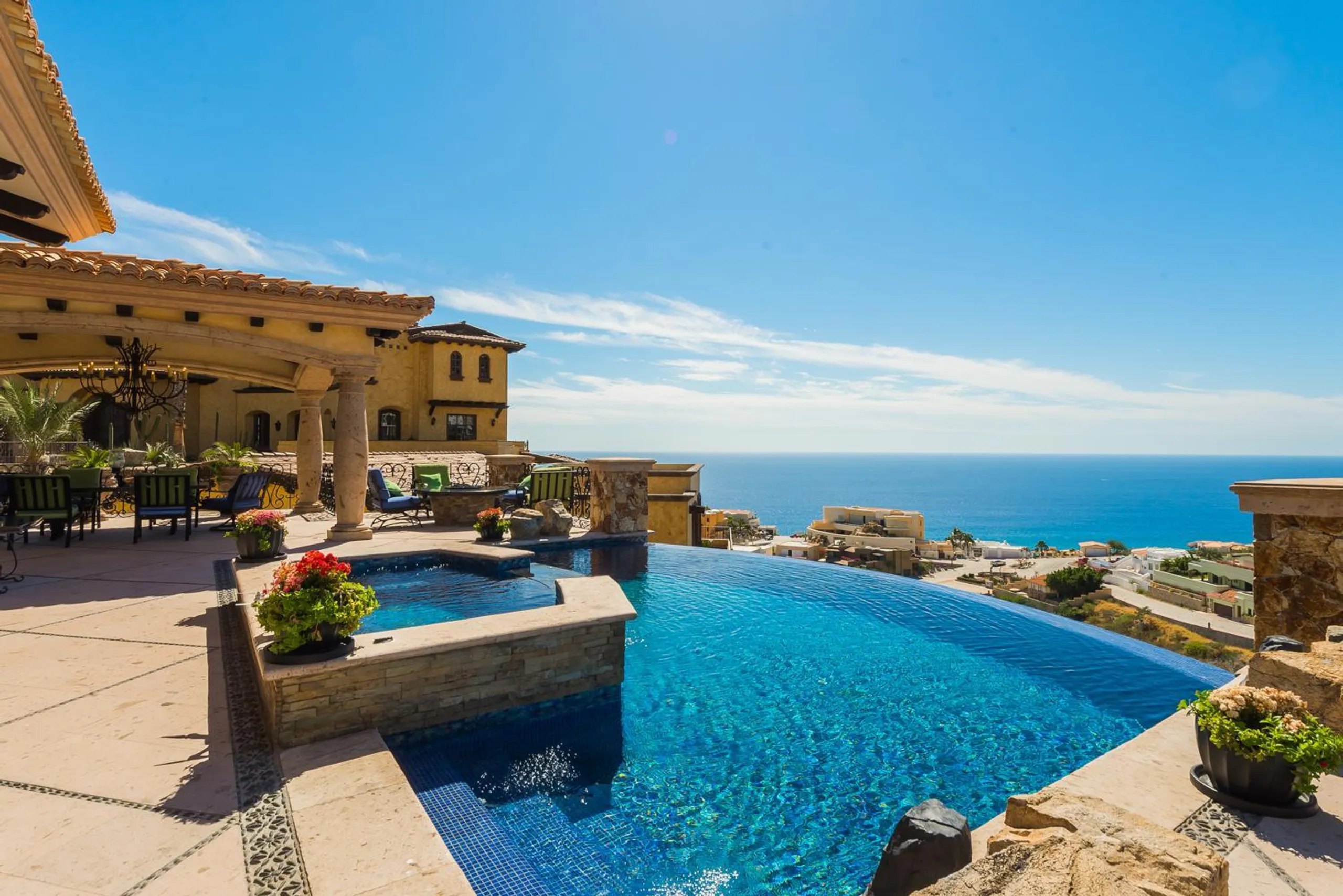 Majestic Classic Luxury with infinity pool with Breathtaking Ocean View — photograph 2