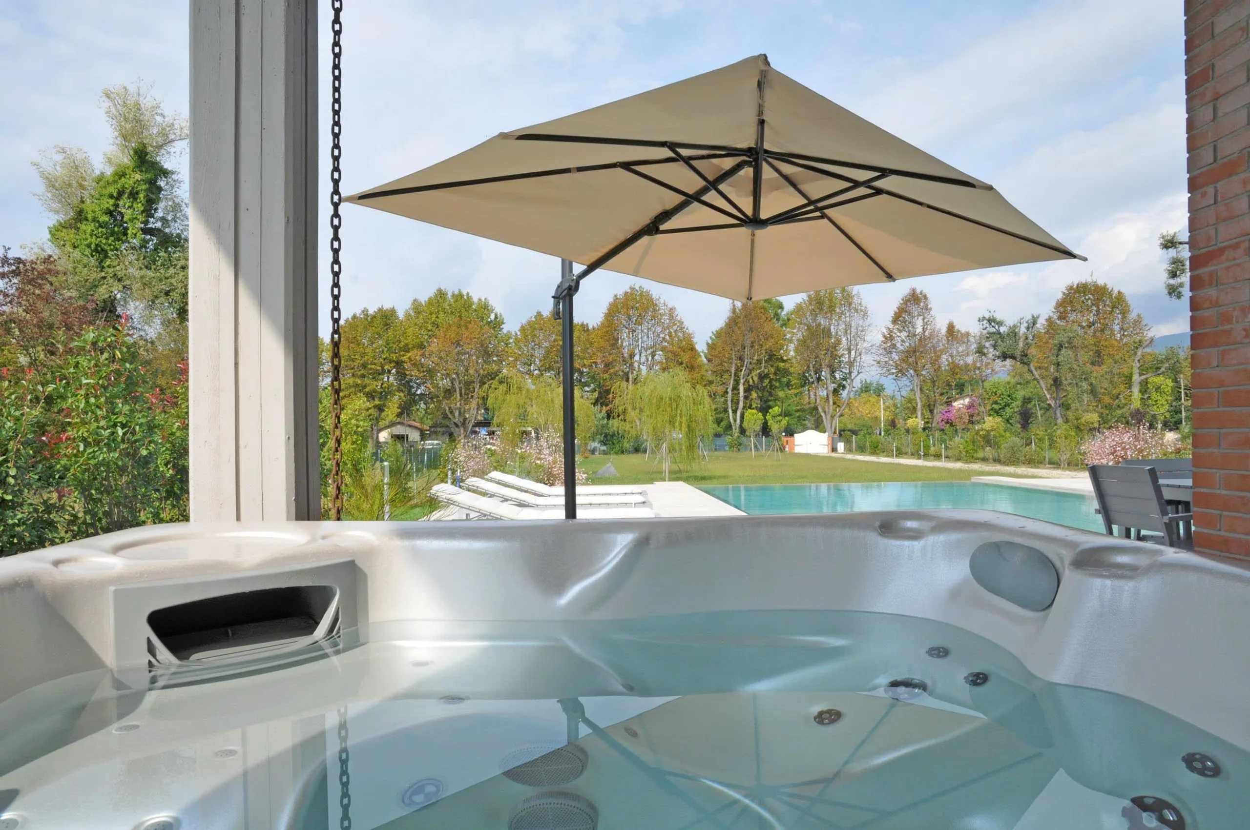 Spacious Tuscan Villa with Private Pool, Jacuzzi and Beach Proximity — photograph 4