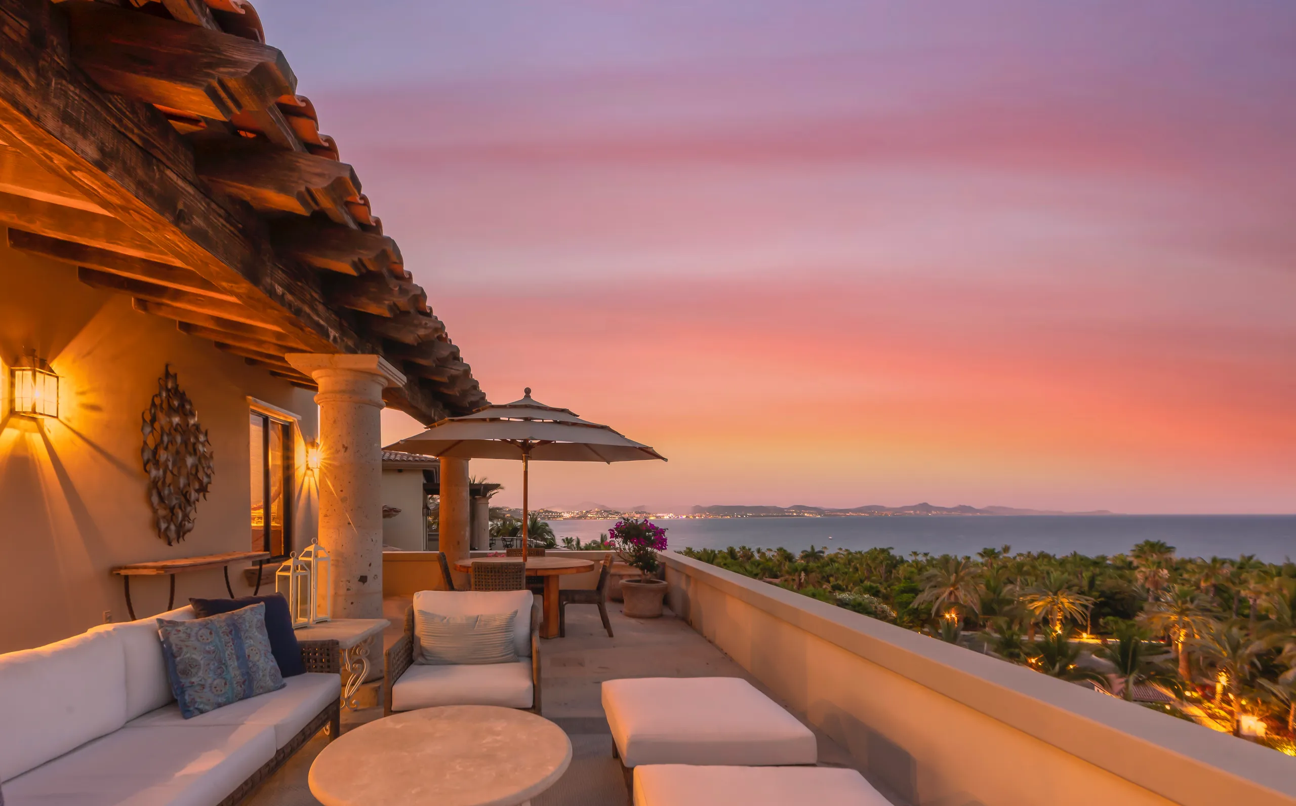 Exquisite Newly Renovated Villa with Private Pool, Top-Tier Amenities, and Sea of Cortez Views — photograph 4