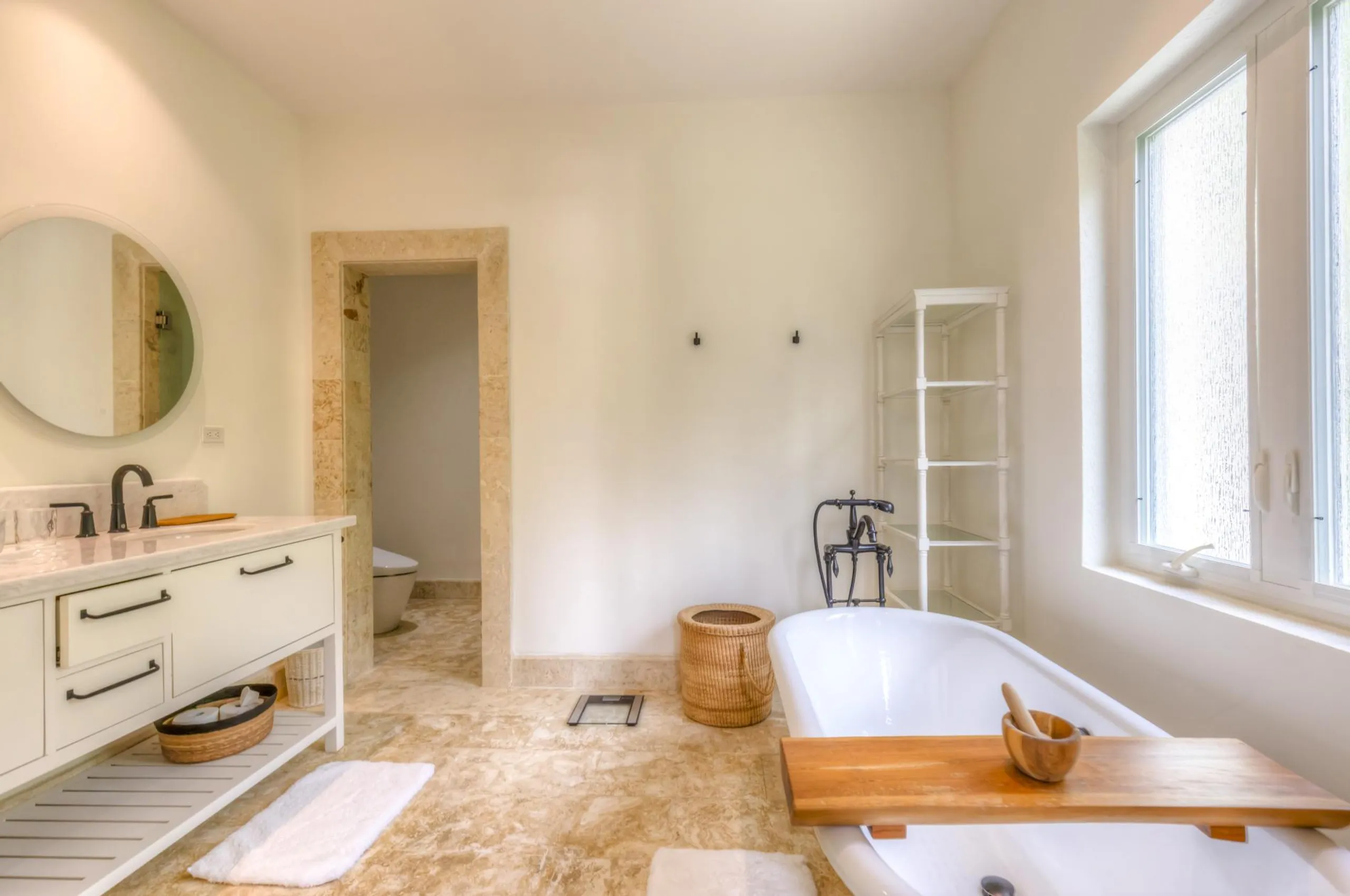 Serene 7 BR Beach Villa with Private Pool — photograph 9