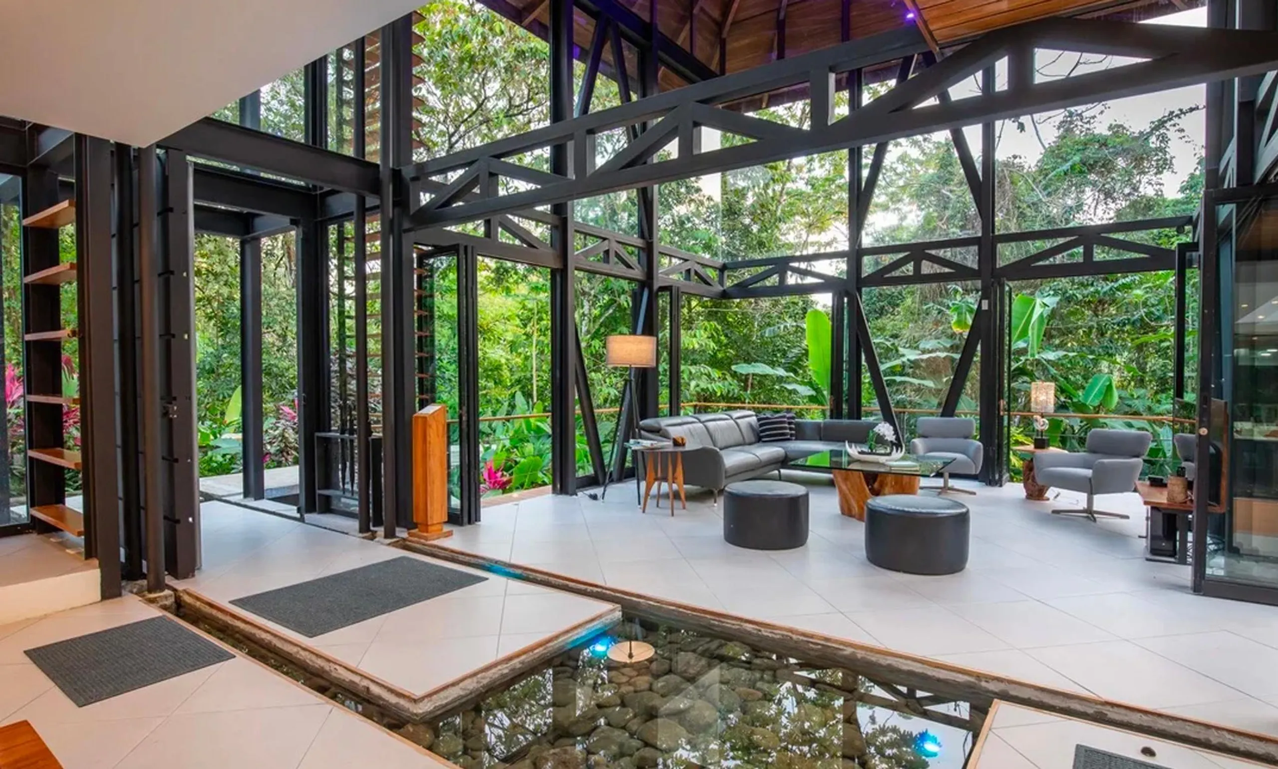 Tropical Modern Luxury Villa in with Private Pool  and Jungle Views — photograph 9