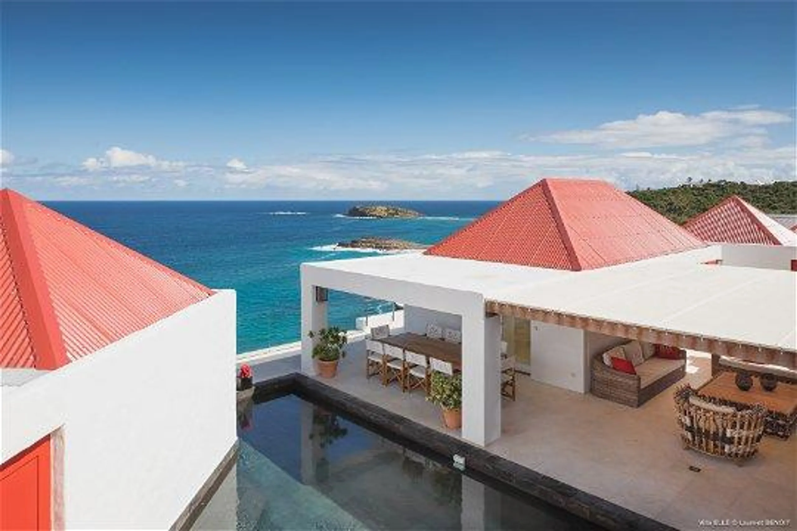 Stylish Contemporary Styled Villa with Heated Pool, Jacuzzi and Ocean Views, Pointe Milou