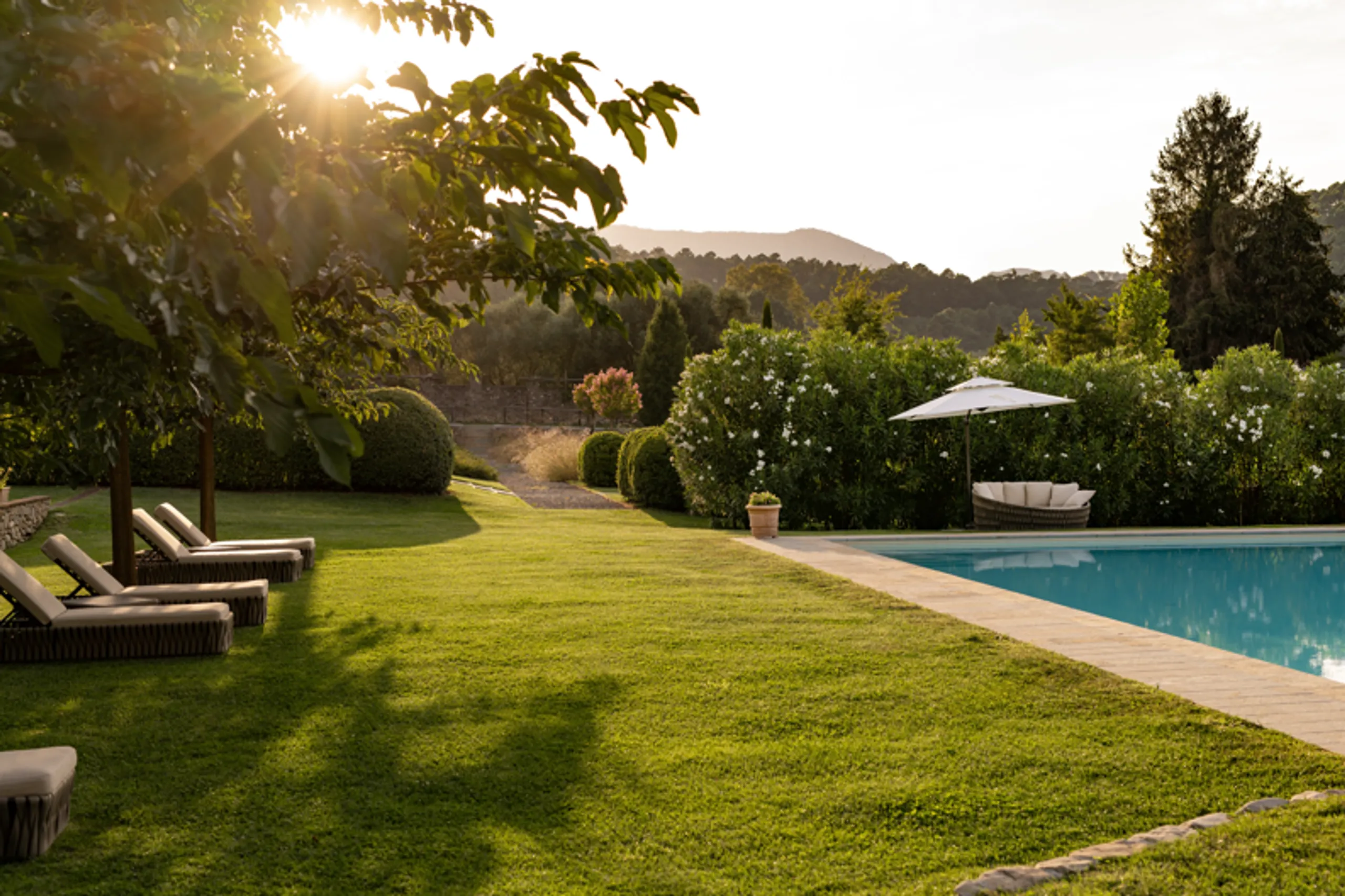 Tranquility in Tuscany Grand Estate for 9BR with Enchanting Pool and Lush Gardens — photograph 4