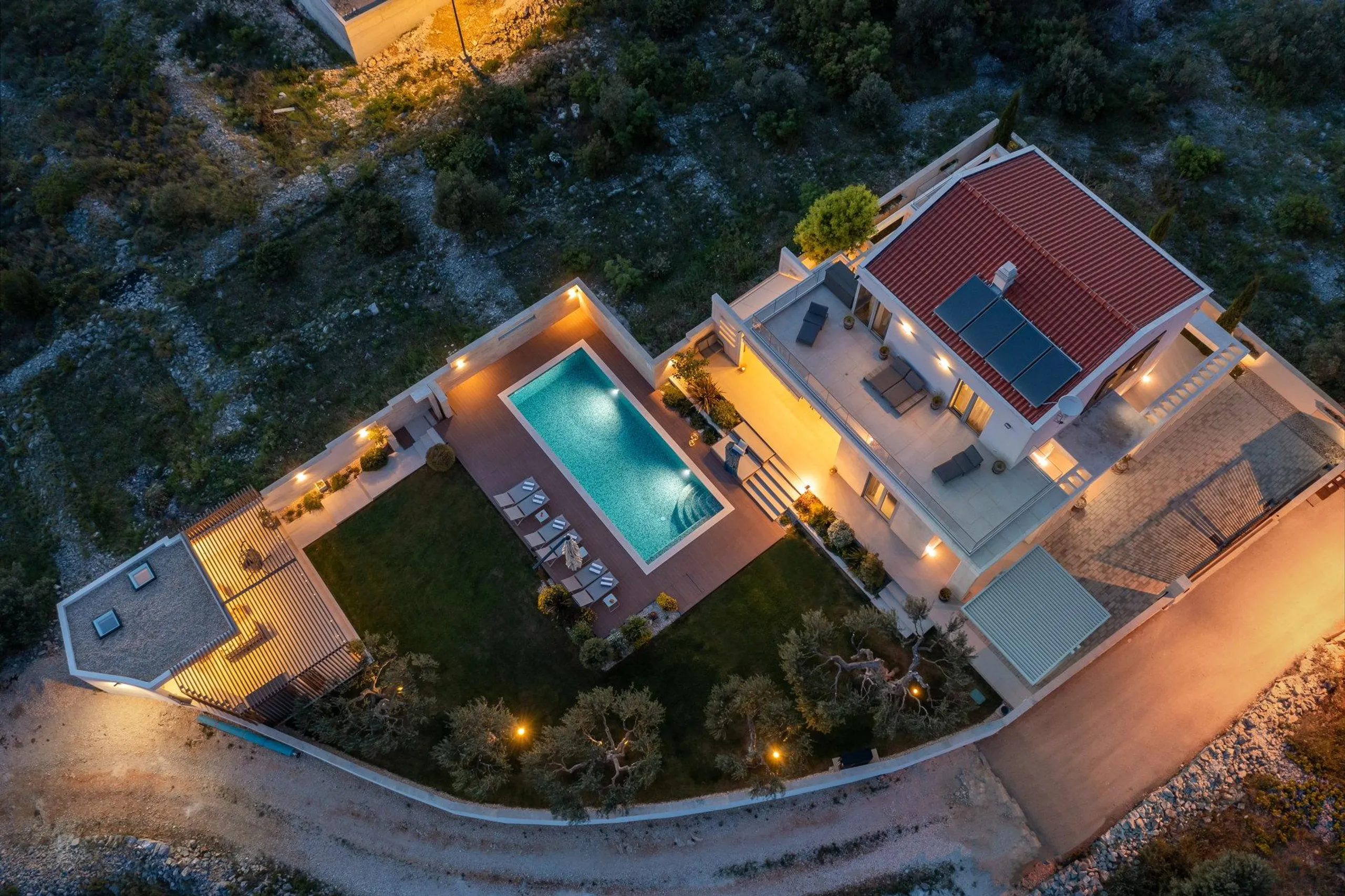 Modern Oasis with Heated Pool in Primosten and Luxurious Comfort — photograph 5