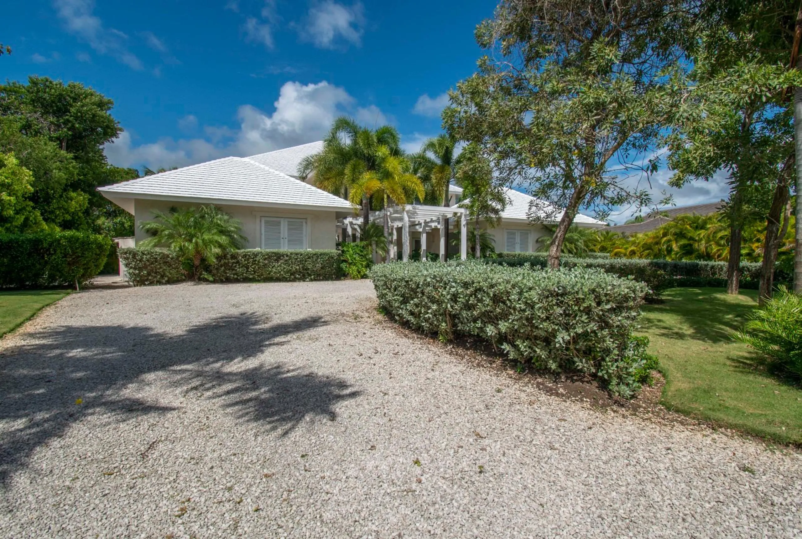 Magnificent Punta Cana Estate with Private Pool and Stunning Views — photograph 4