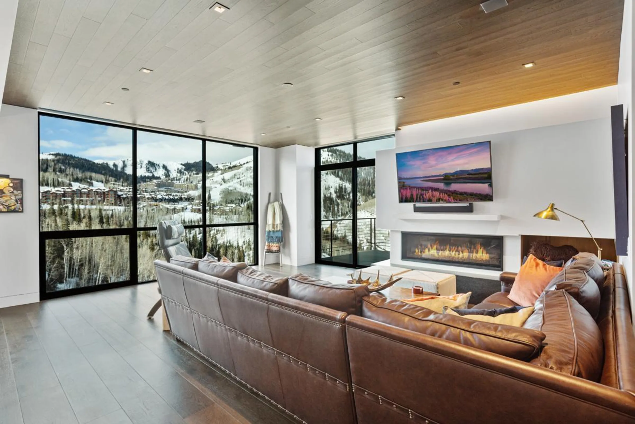 Park City Penthouse Retreat with Incredible Mountain Views — photograph 2